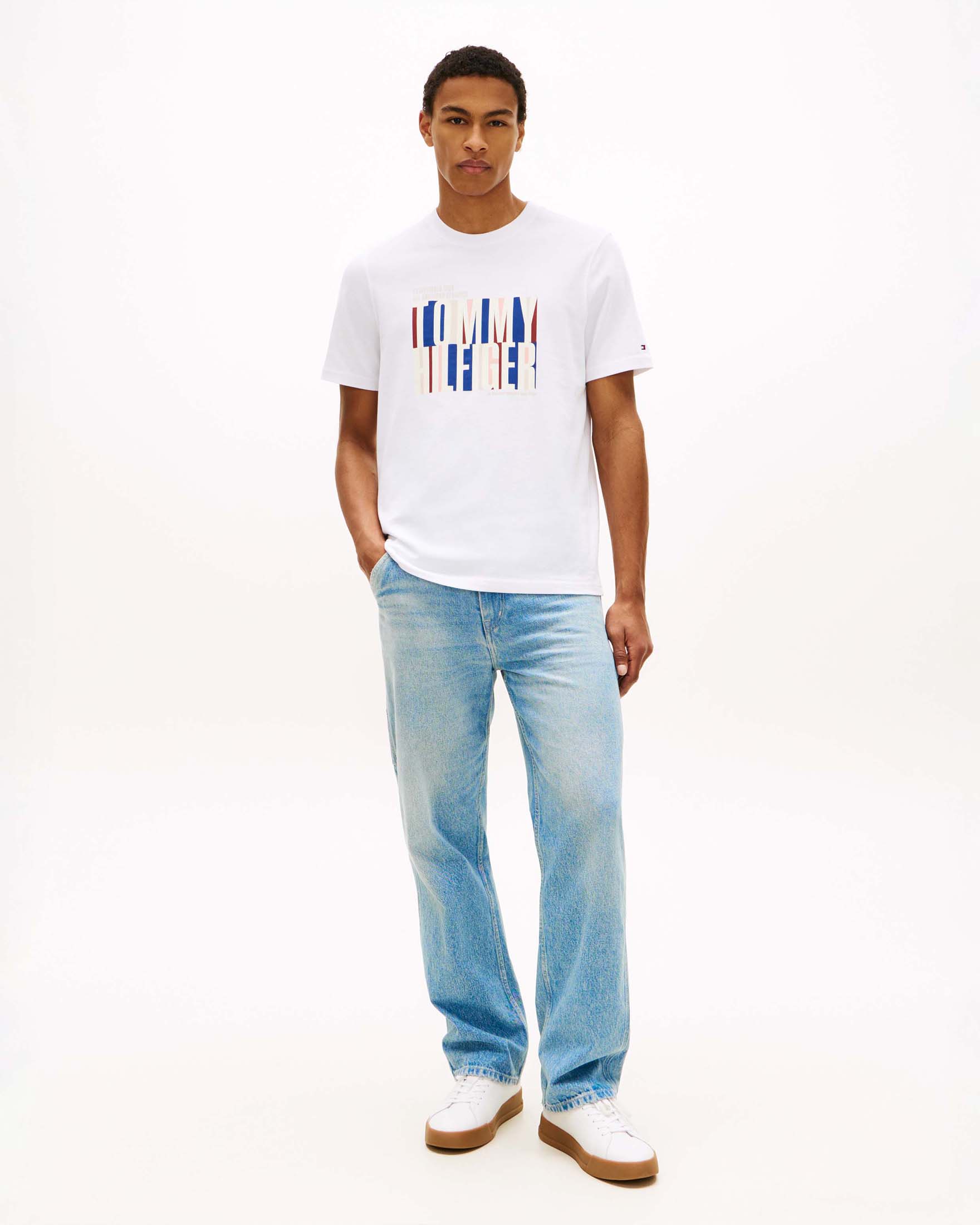 T-shirt bianca girocollo in cotone con logo multicolore