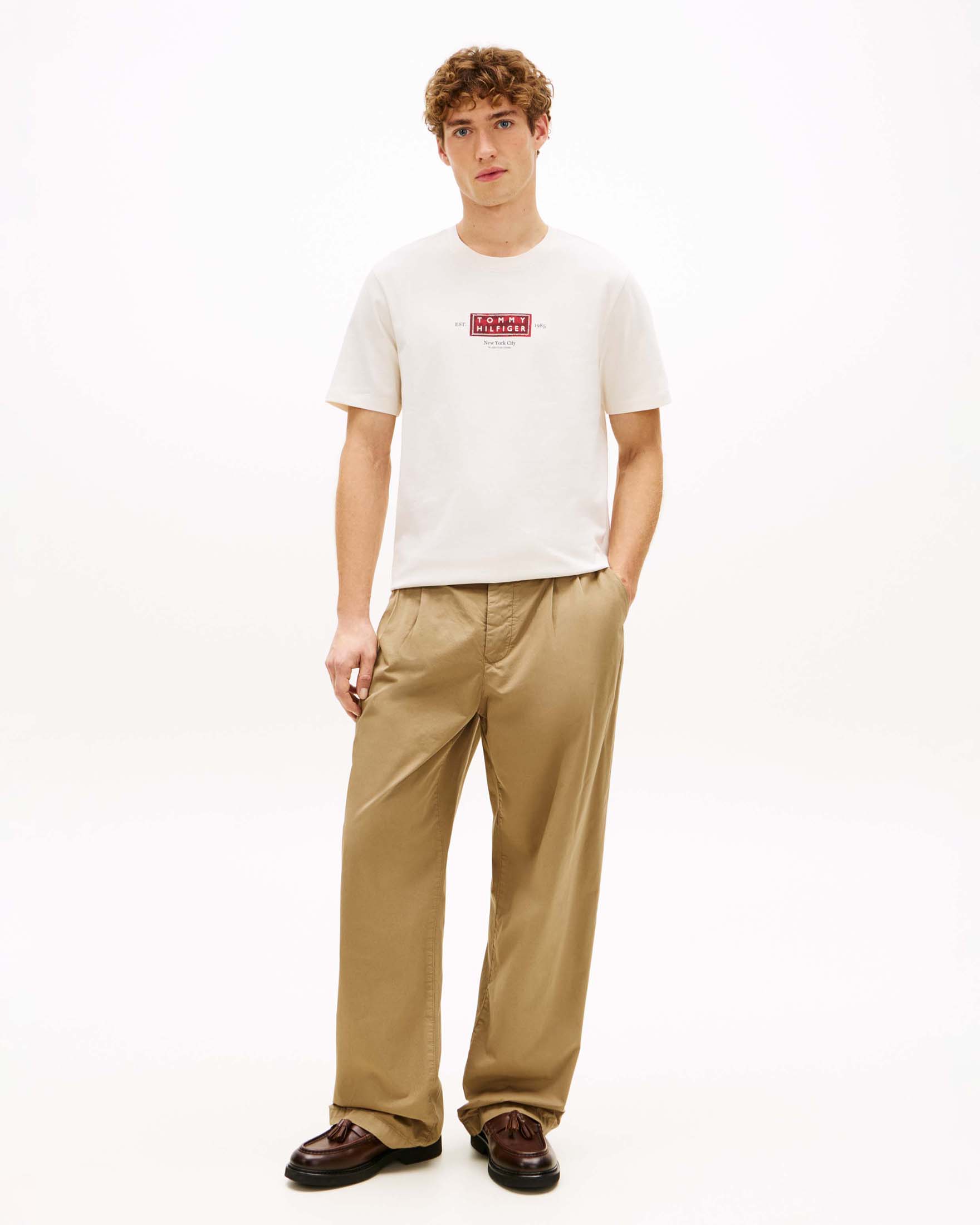 T-shirt girocollo avorio in cotone con patch stampata