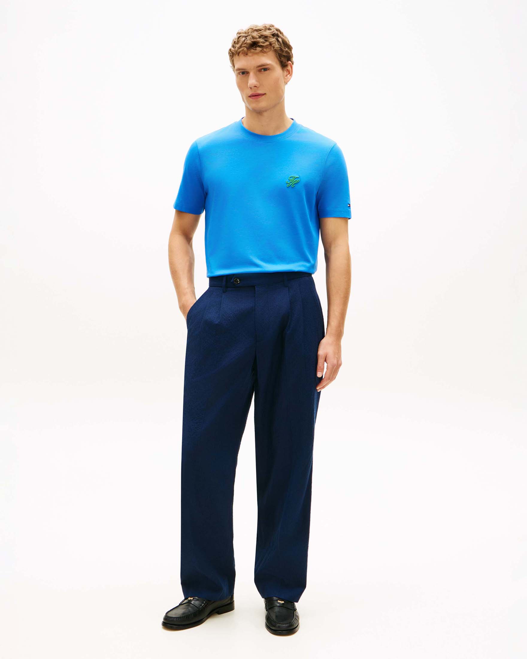 T-shirt Tommy Hilfiger celeste in cotone con logo monogramma ricamato sul petto