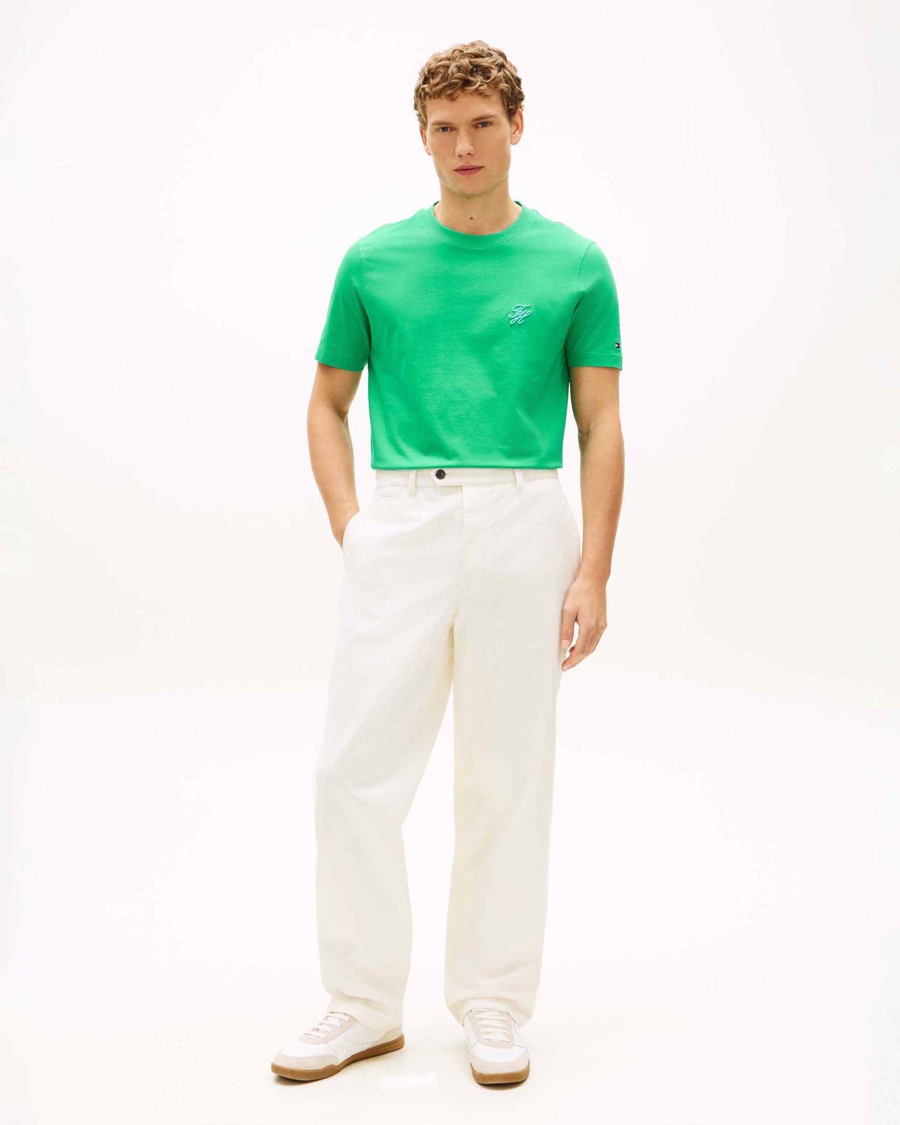 T-shirt Tommy Hilfiger verde in cotone con logo monogramma ricamato sul petto