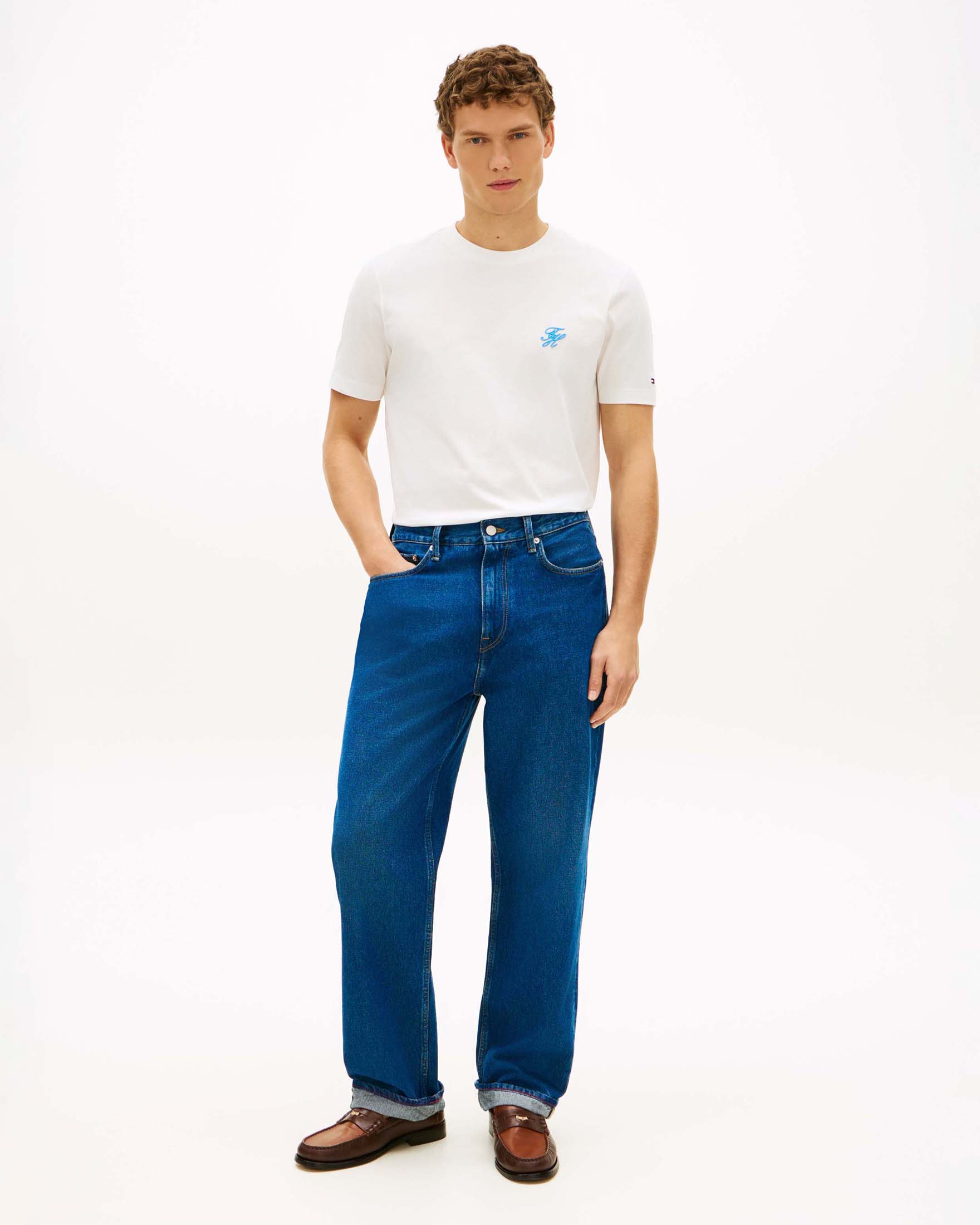 T-shirt Tommy Hilfiger bianca in cotone con logo monogramma ricamato sul petto