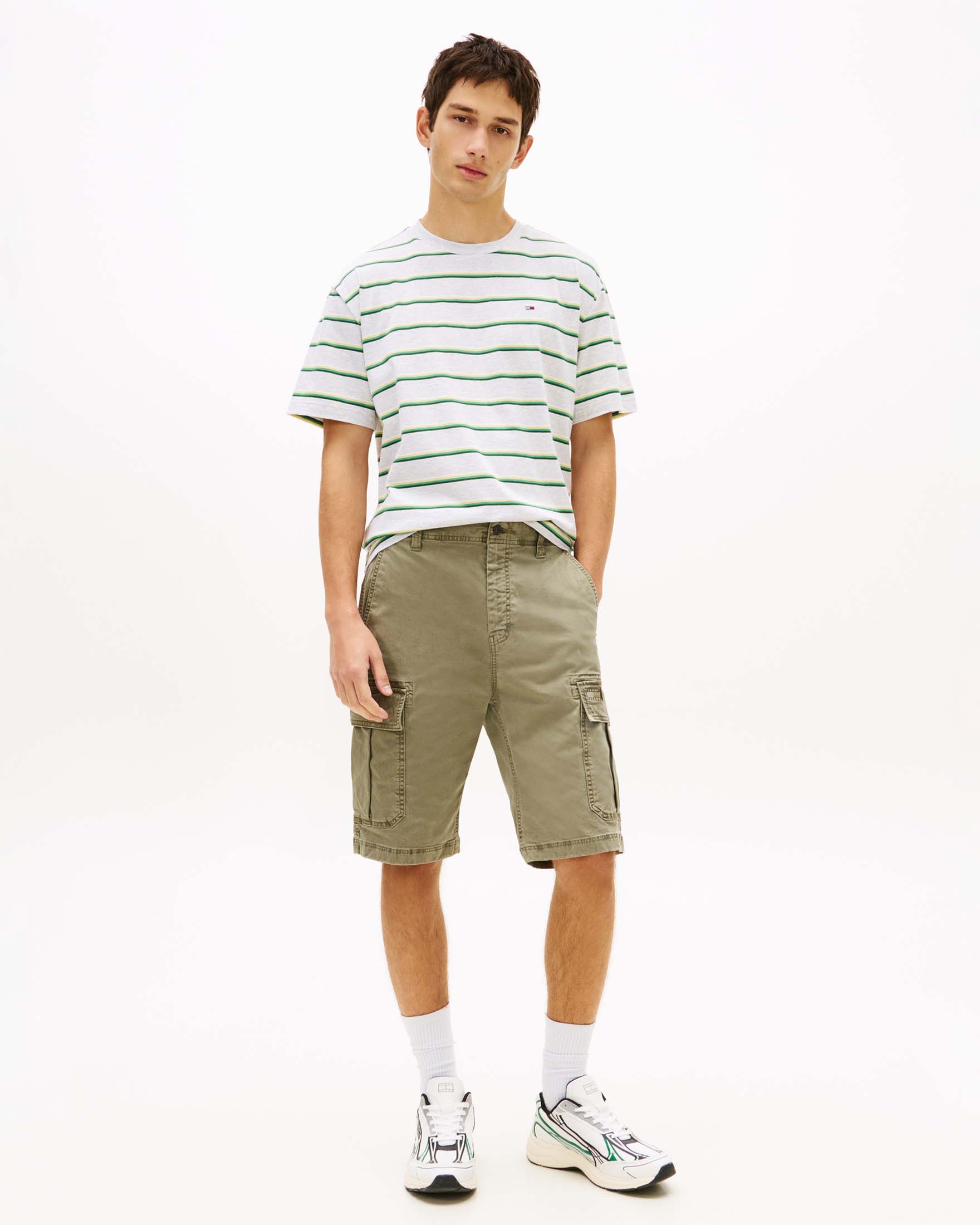 Bermuda cargo Tommy Jeans verde salvia in cotone stretch con flag in tono