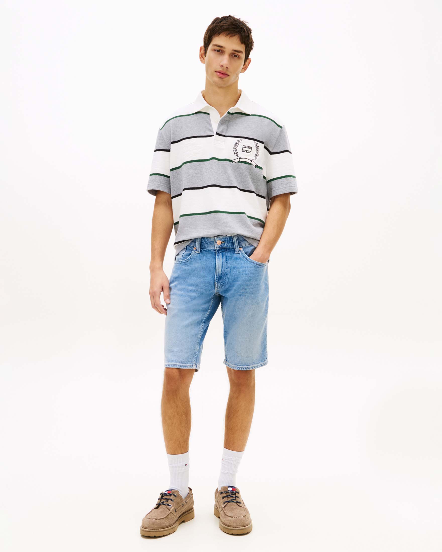 Bermuda in denim light wash in misto cotone con patch logo sul retro