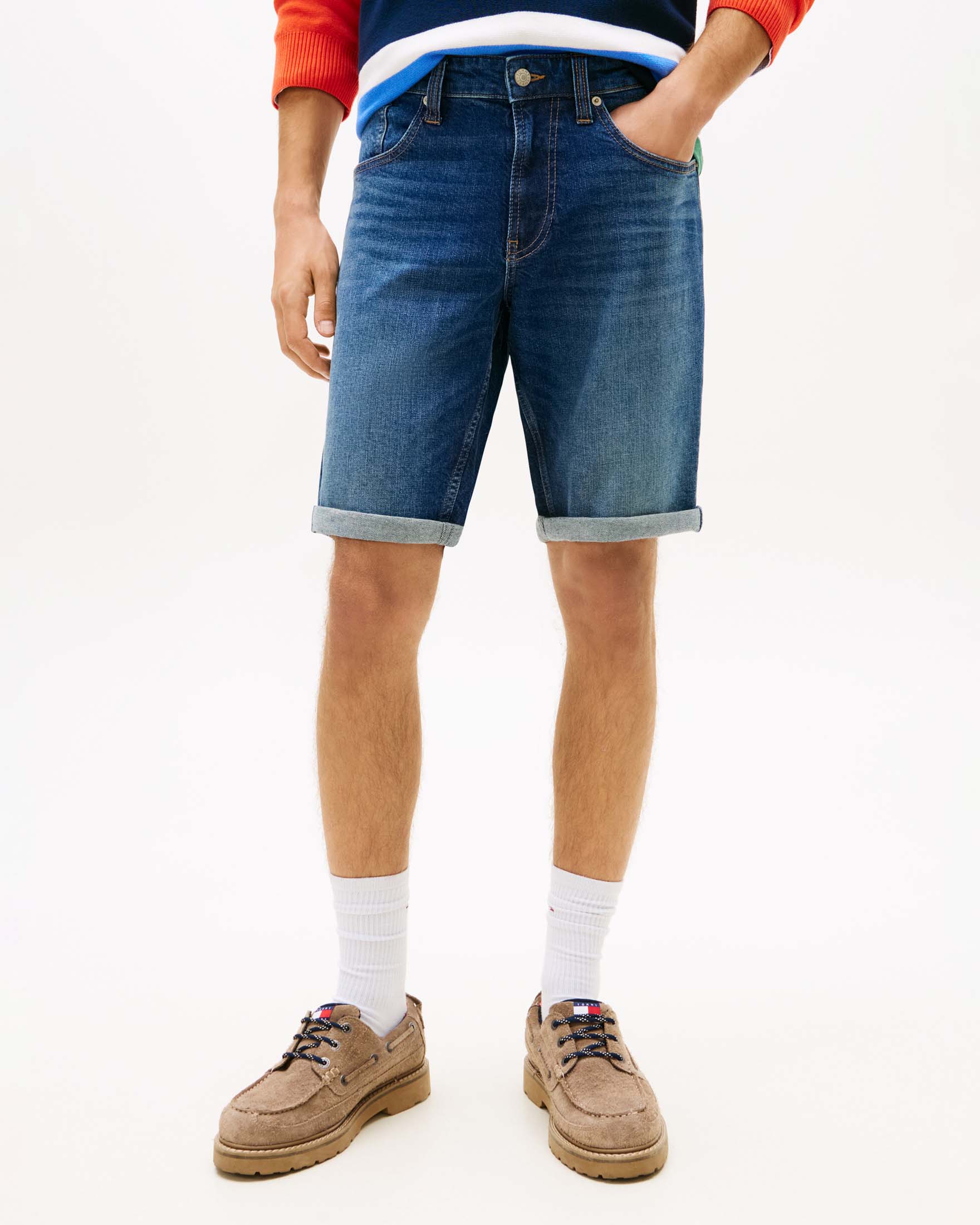 BermudaTommy Jeans blu medio in cotone elasticizzato con orlo risvoltato image