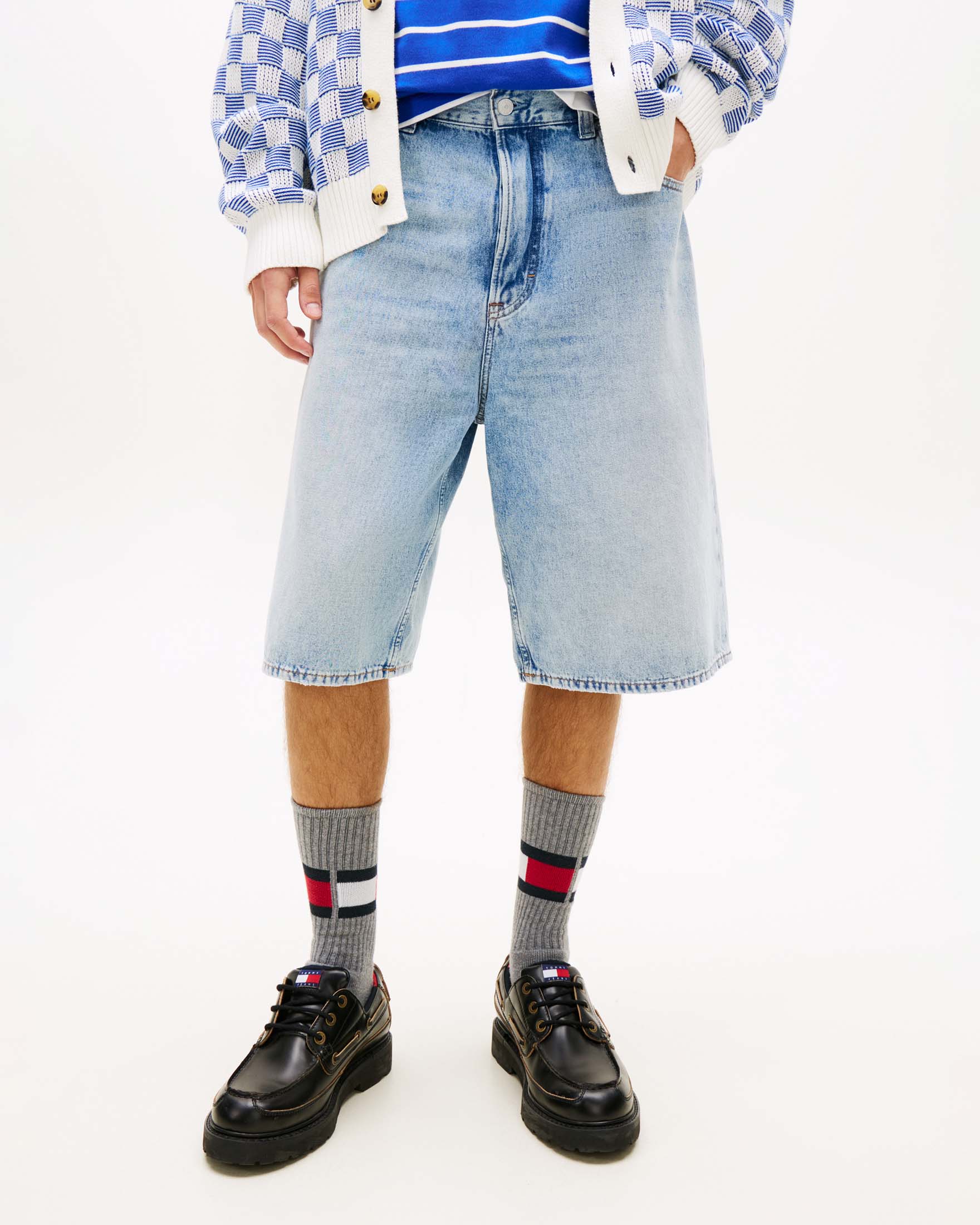 Bermuda baggy Tommy Jeans in denim chiaro light wash di puro cotone image