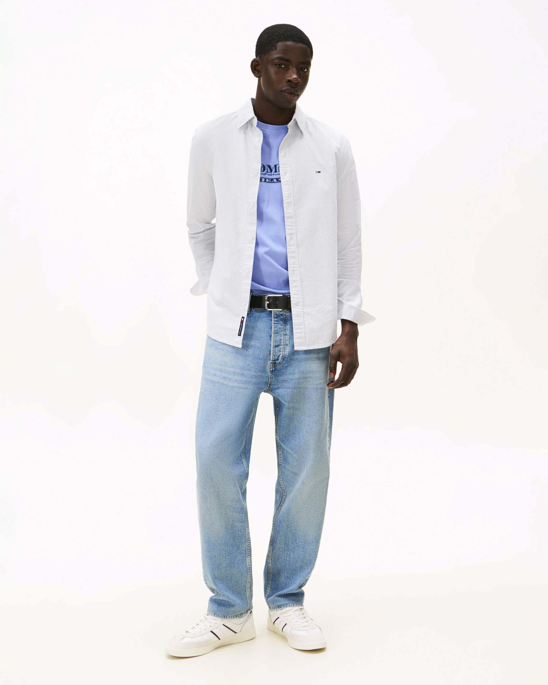 Camicia azzurra a righe in cotone con colletto button down