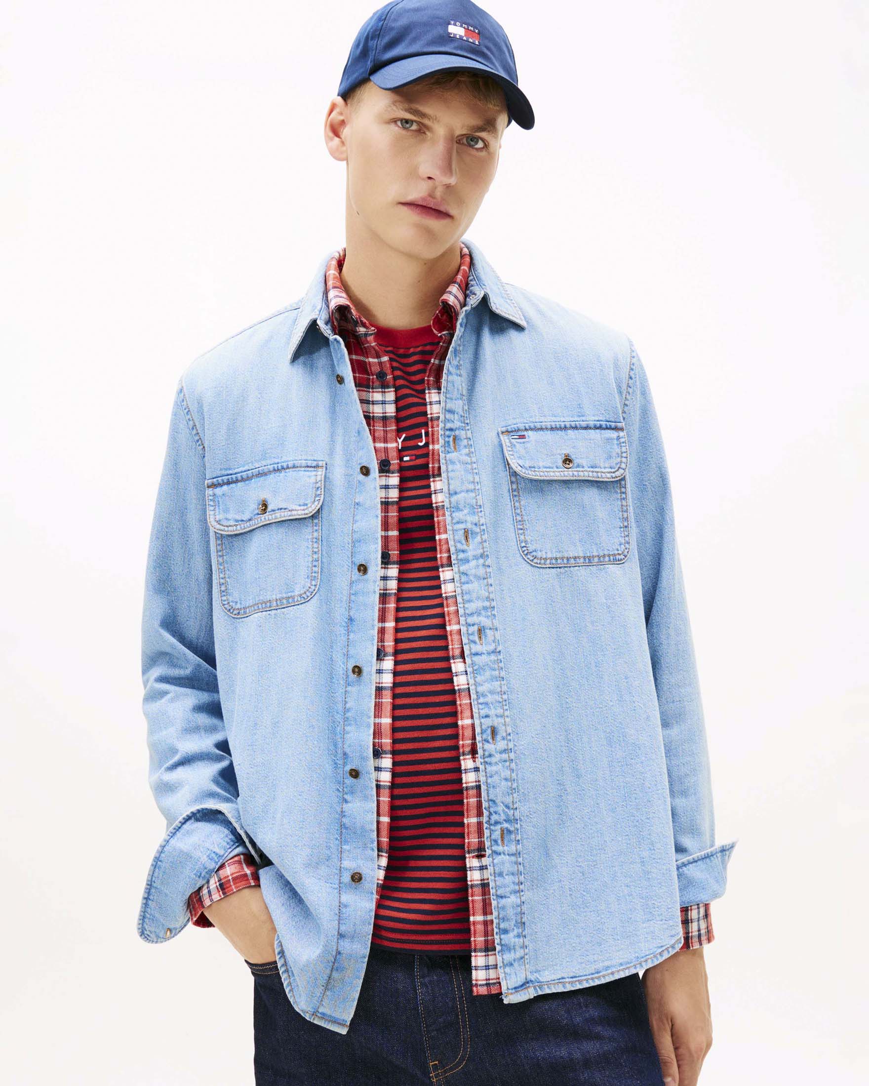 Camicia denim relaxed-fit Tommy Jeans in cotone con tasche frontali image