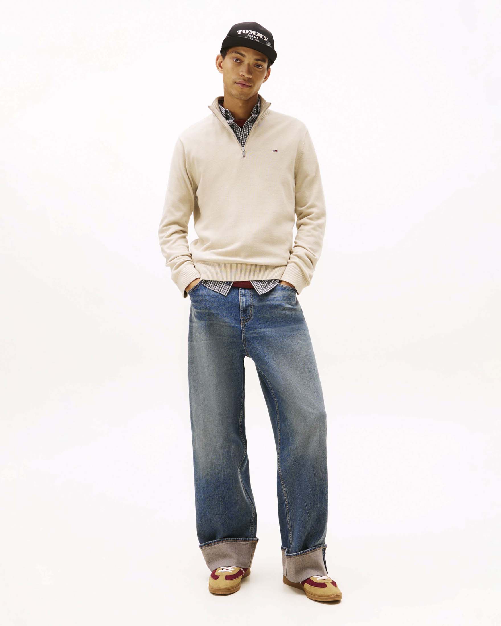 Maglione Tommy Jeans beige in cotone con mezza zip e logo ricamato sul petto