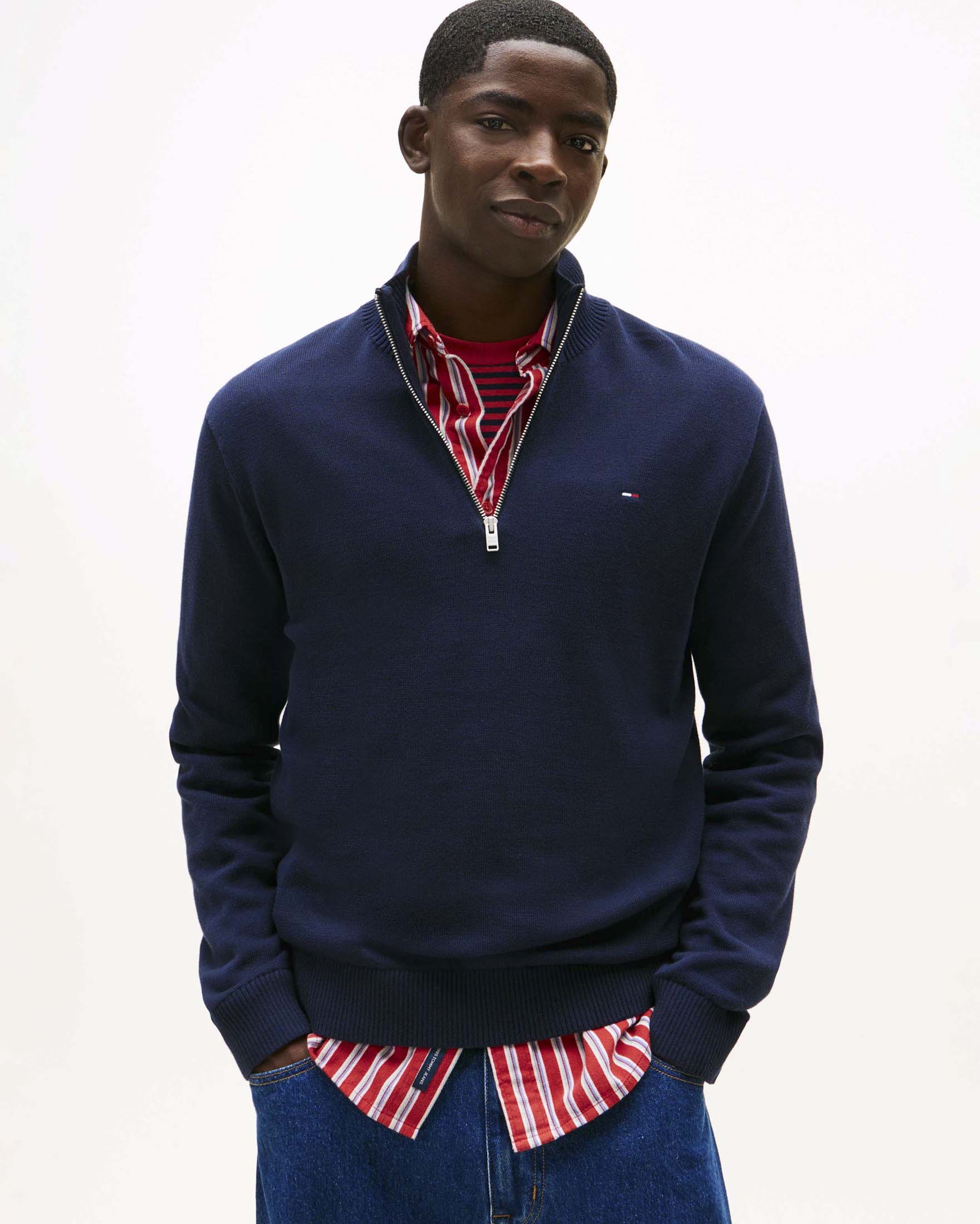Maglione Tommy Jeans blu scuro in cotone con mezza zip e logo ricamato