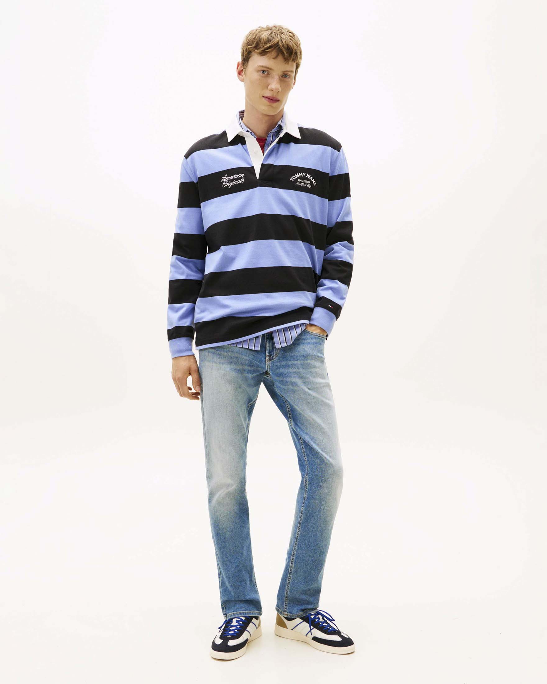 Jeans Tommy Jeans light wash in denim stretch con logo bandierina ricamato