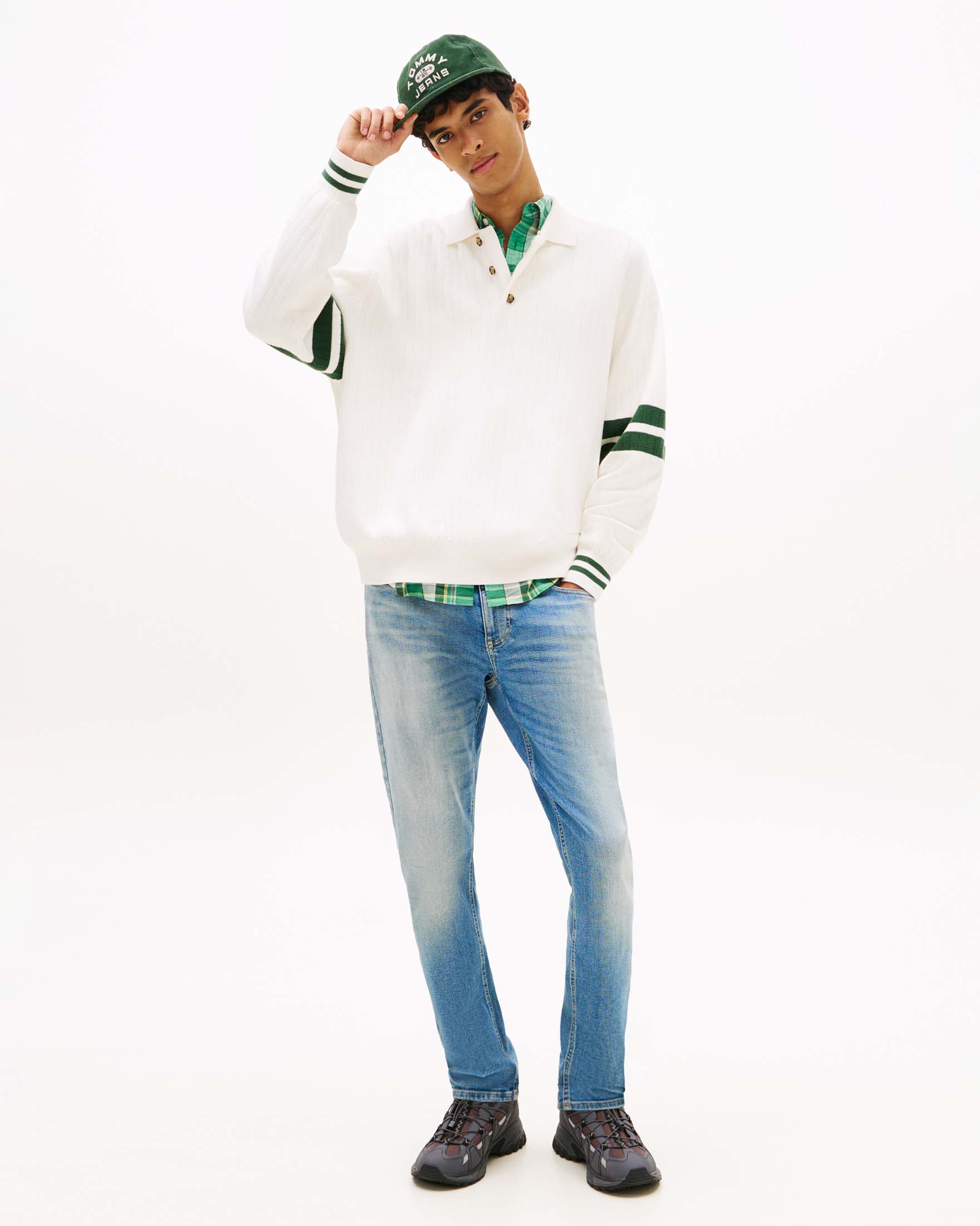 Jeans slim Tommy Jeans light wash in denim stretch con ricamo logo su tasca