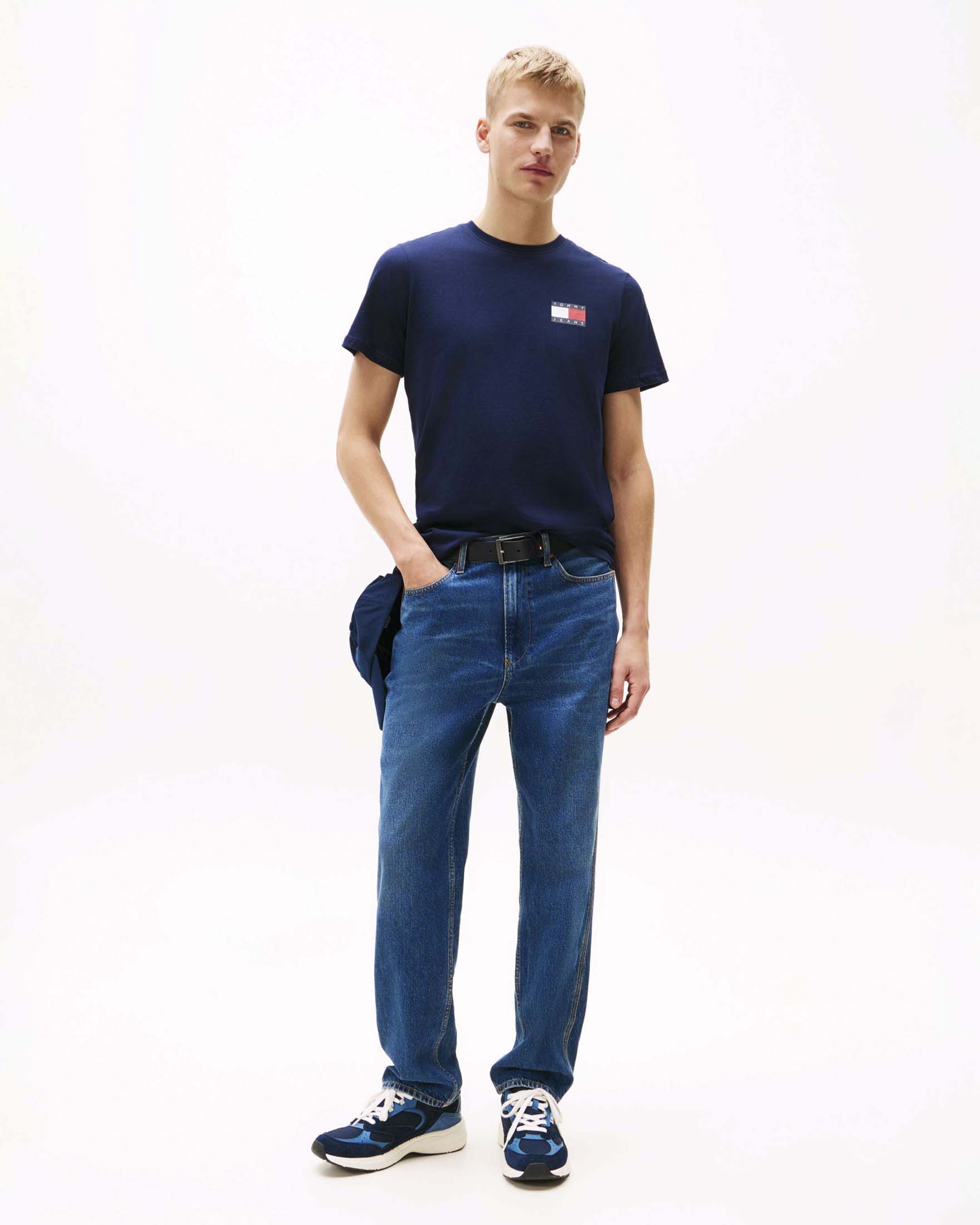 Tommy Jeans — T-shirt Tommy Jeans blu scuro in cotone con logo flag sul petto