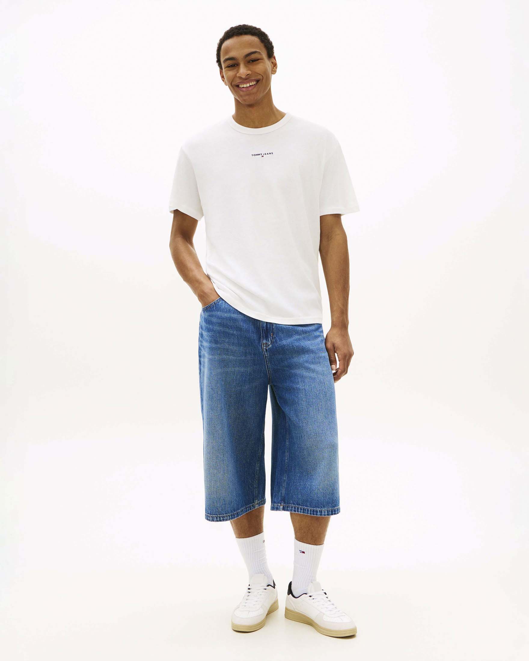 T-shirt relaxed-fit bianca in cotone con ricamo logo piccolo sul petto