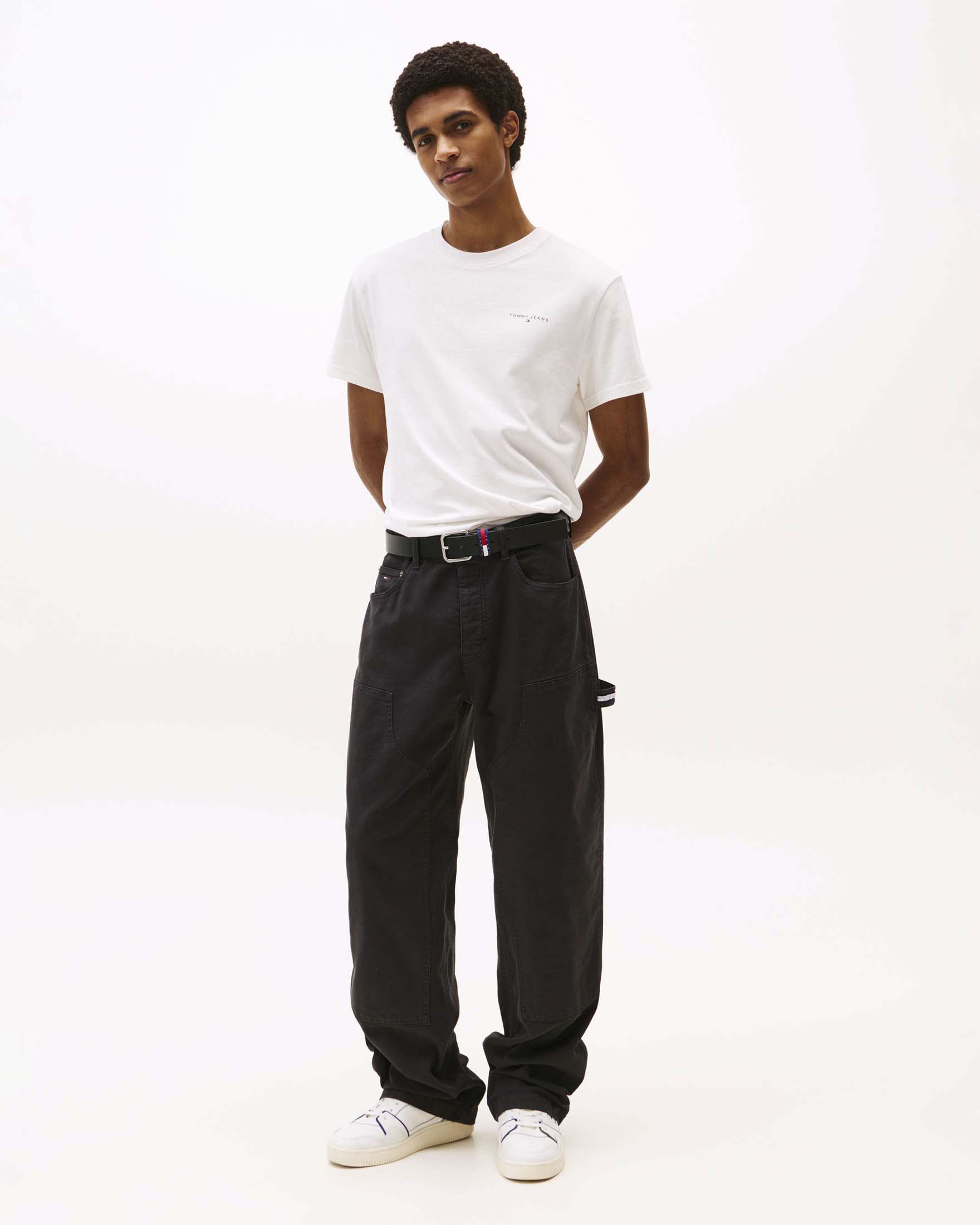 T-shirt slim-fit bianca in cotone con logo lineare sul petto
