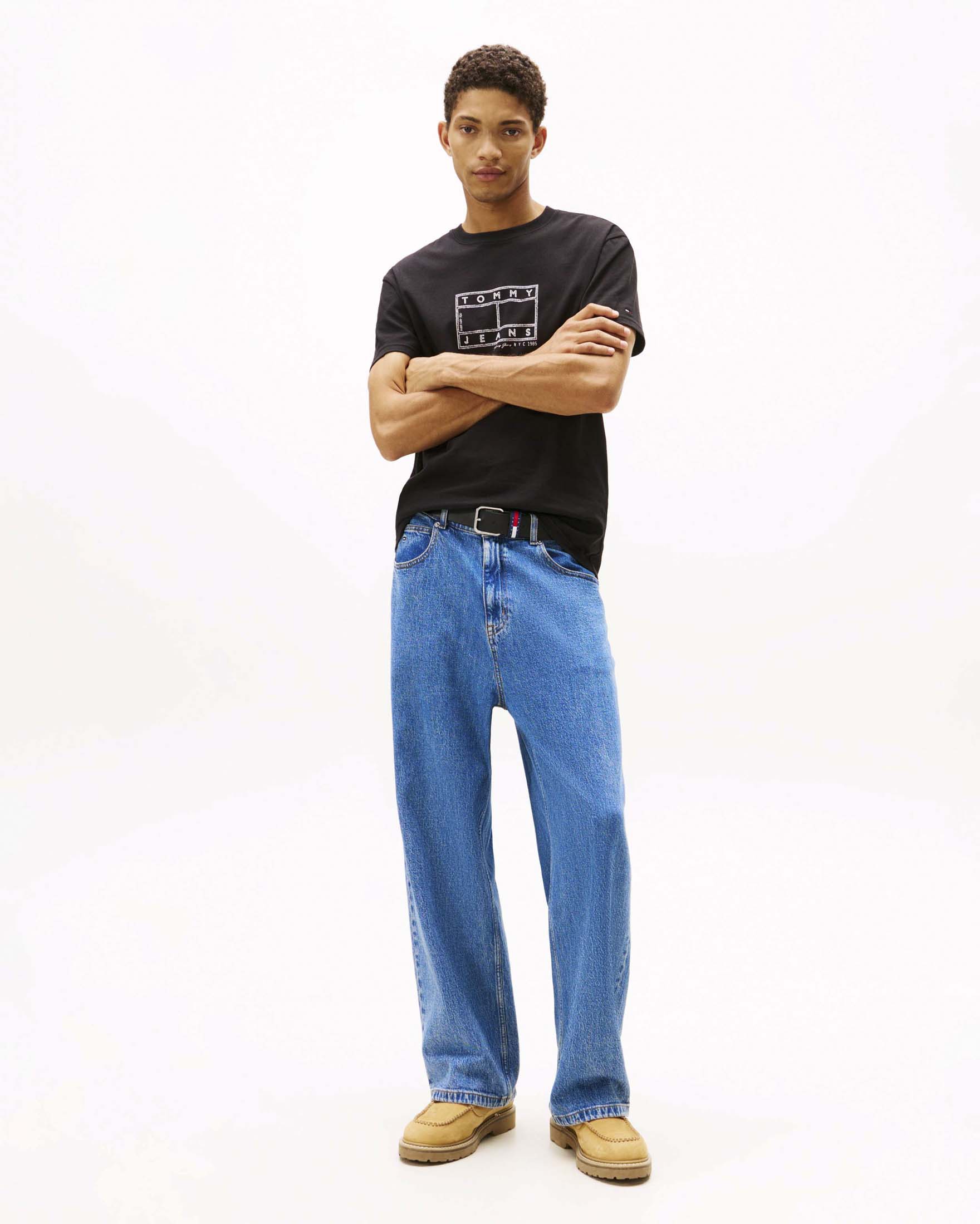 T-shirt girocollo nera in cotone con stampa logo bandiera