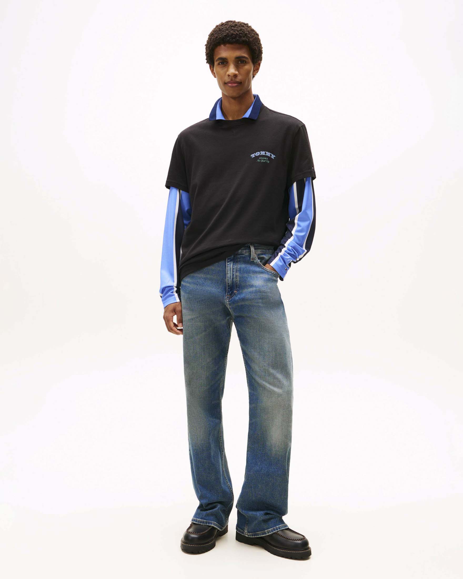 T-shirt girocollo nera in cotone con stampa logo e grafica multicolore