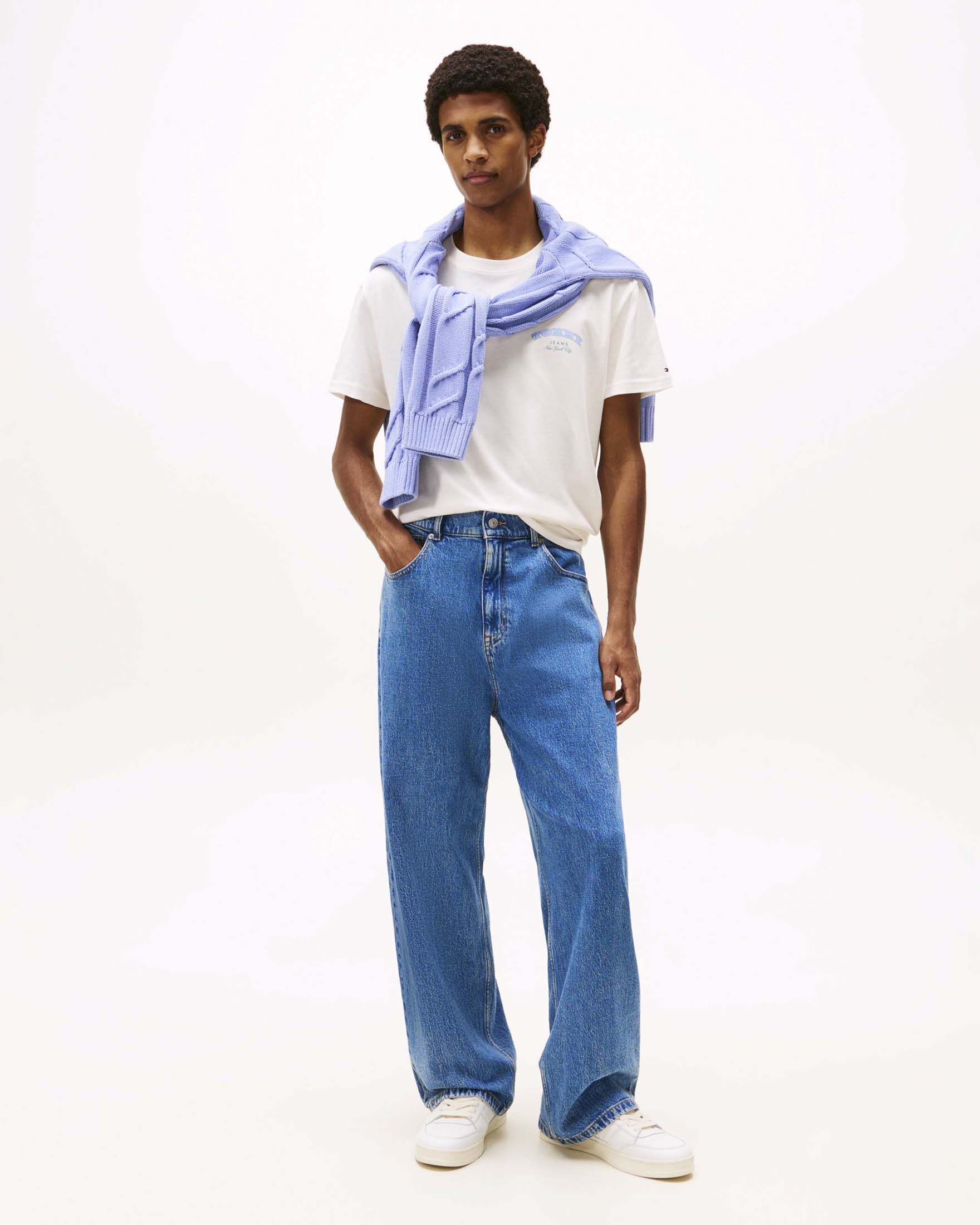 Tommy Jeans — T-shirt girocollo Tommy Jeans bianca in cotone con stampa logo e grafica multicolore