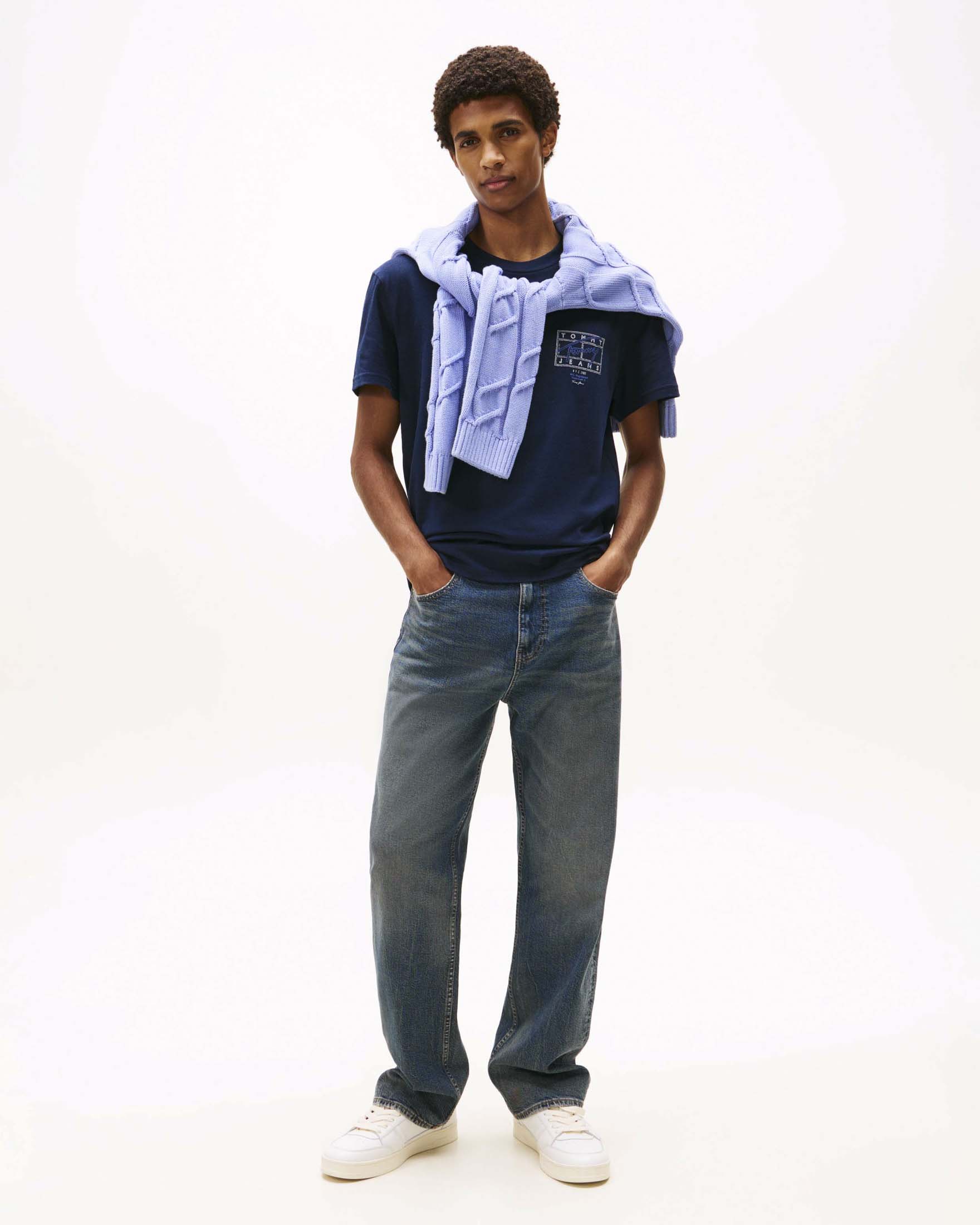 T-shirt girocollo Tommy Jeans blu in cotone con logo bandiera e firma su petto e schiena