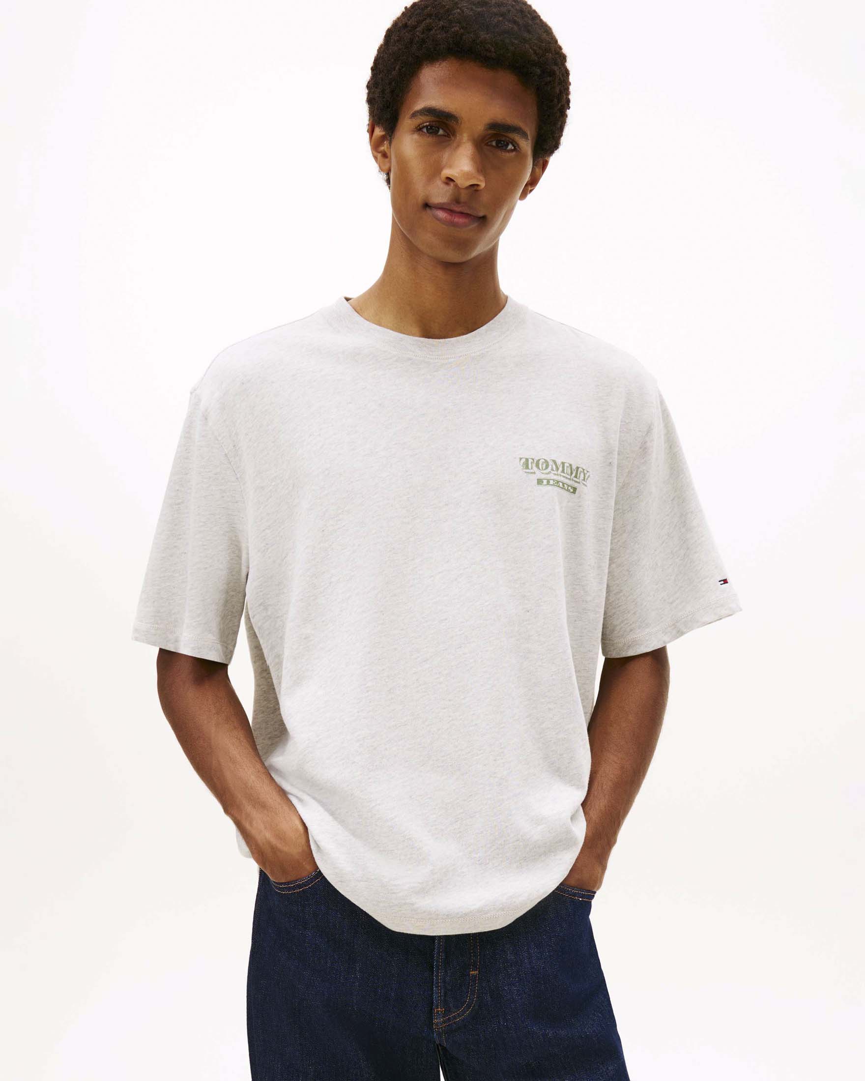 T-shirt mezza manica Tommy Jeans grigia in cotone con stampa grafica vintage sul retro image