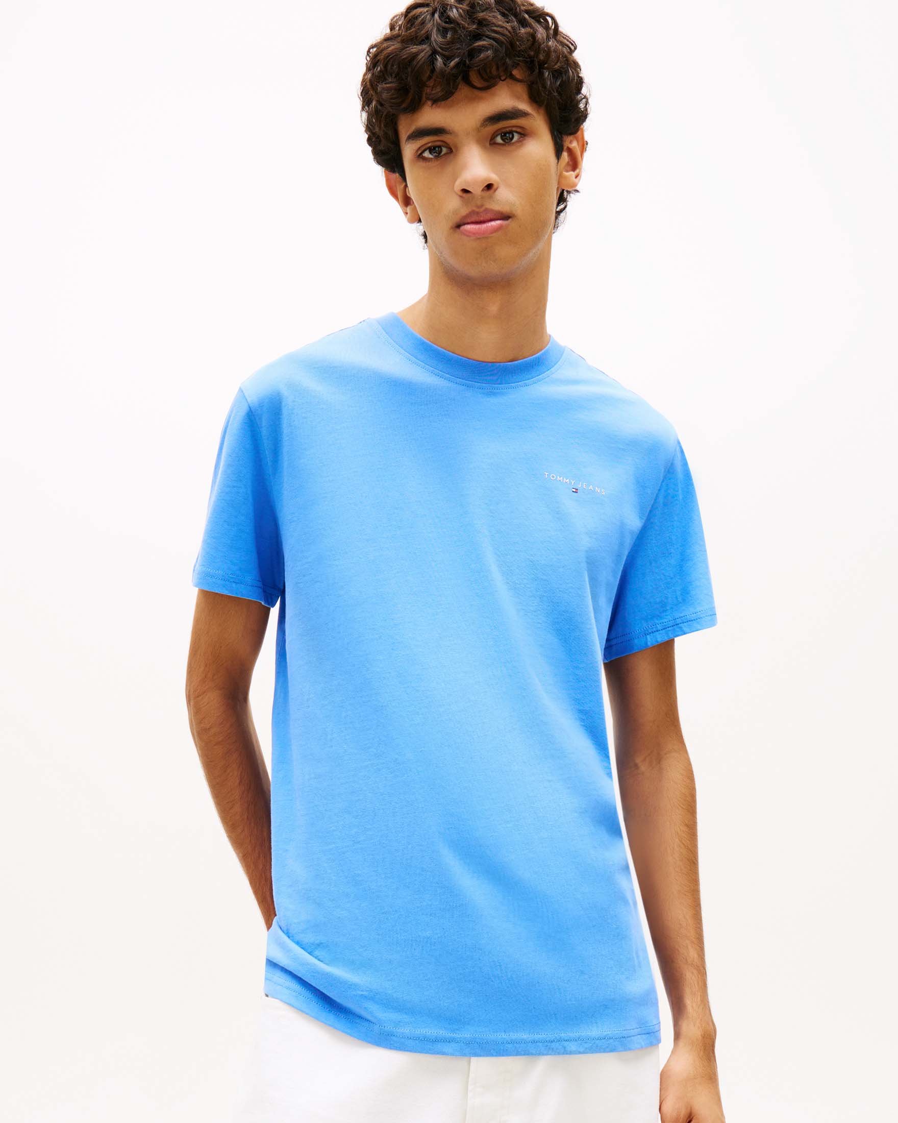 T-shirt mezza manica Tommy Jeans celeste in cotone con logo piccolo sul petto image