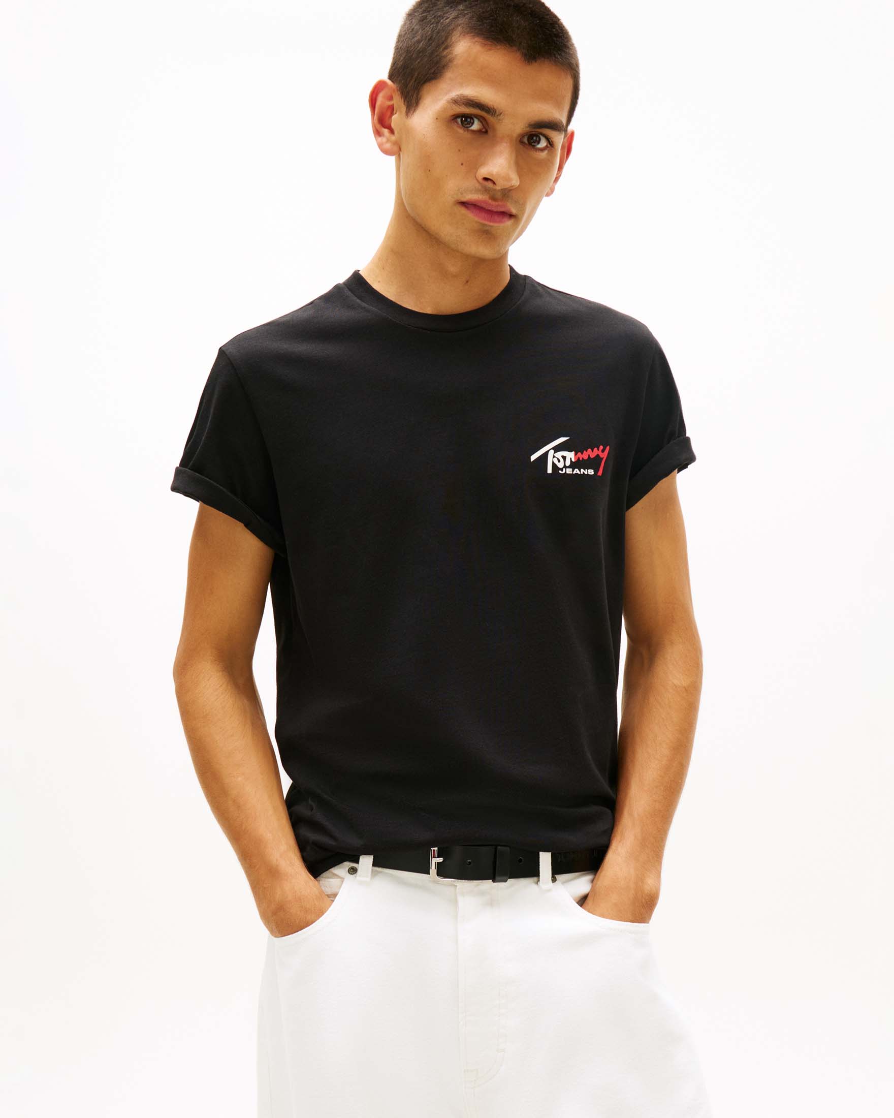 T-shirt Tommy Jeans nera in cotone con logo stampato sul petto image