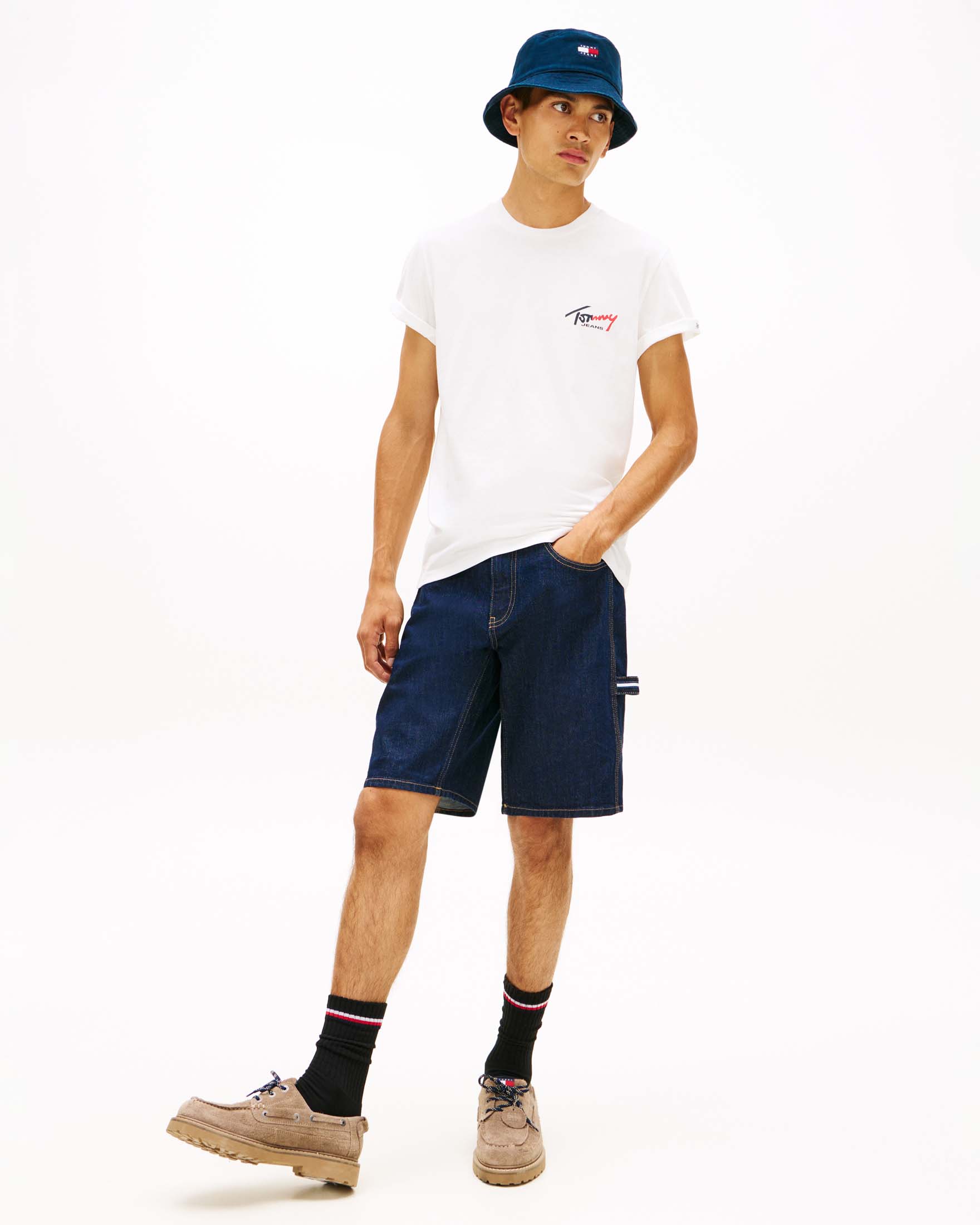 T-shirt Tommy Jeans bianca in cotone con logo stampato sul petto