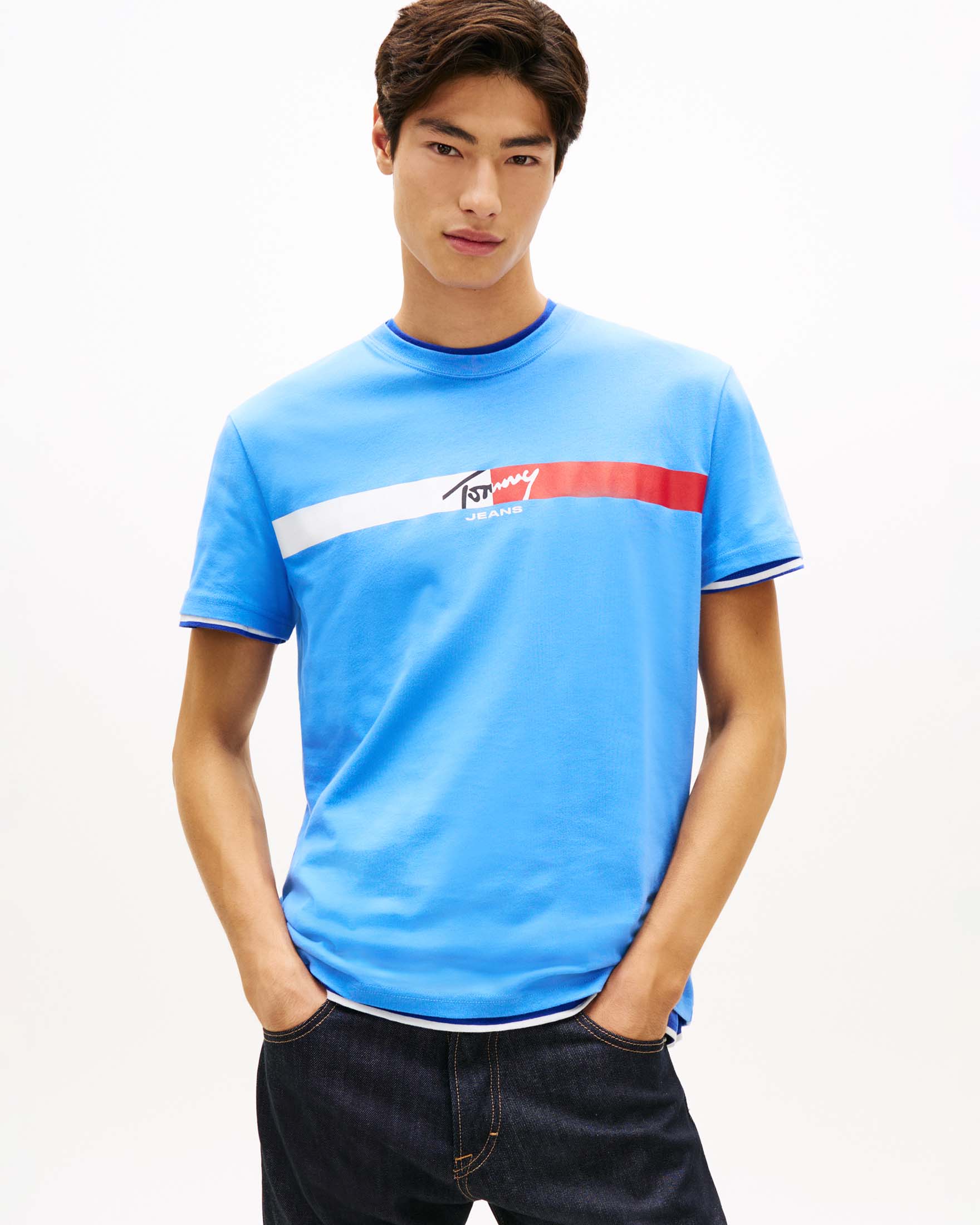 T-shirt mezza manica Tommy Jeans celeste in cotone con fascia bicolore e stampa logo sul petto image