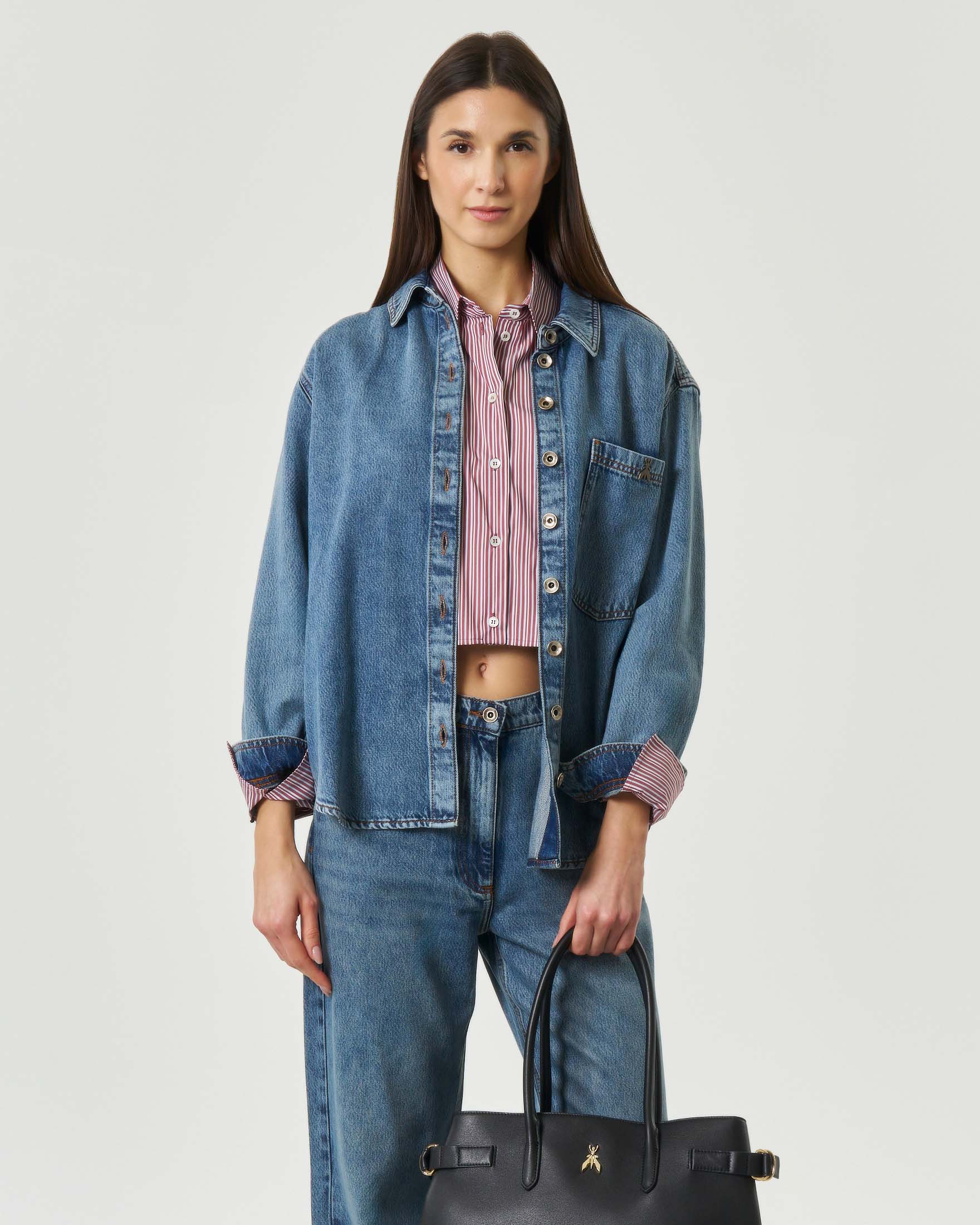 Camicia in denim lavaggio medio con maxi tasca e logo Fly
