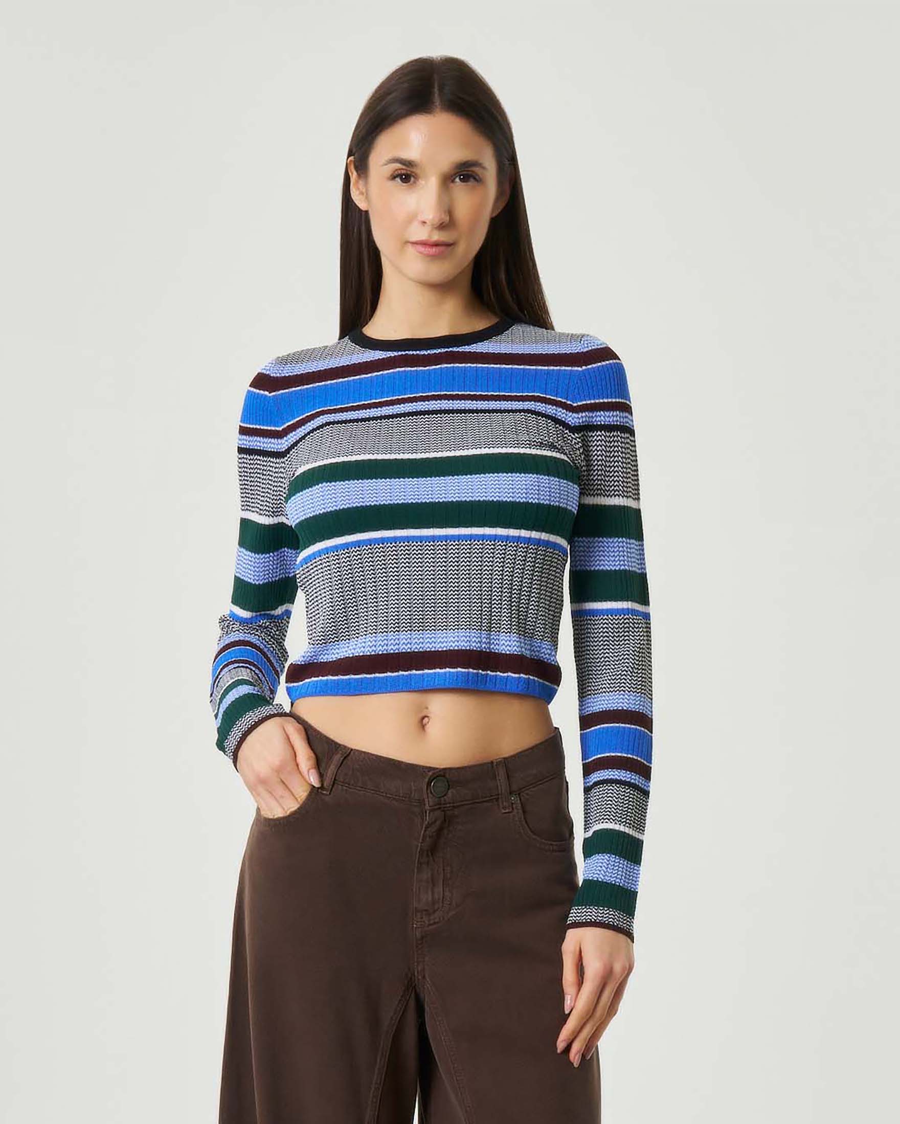 Maglia aderente a righe con scollo a giro e maniche lunghe