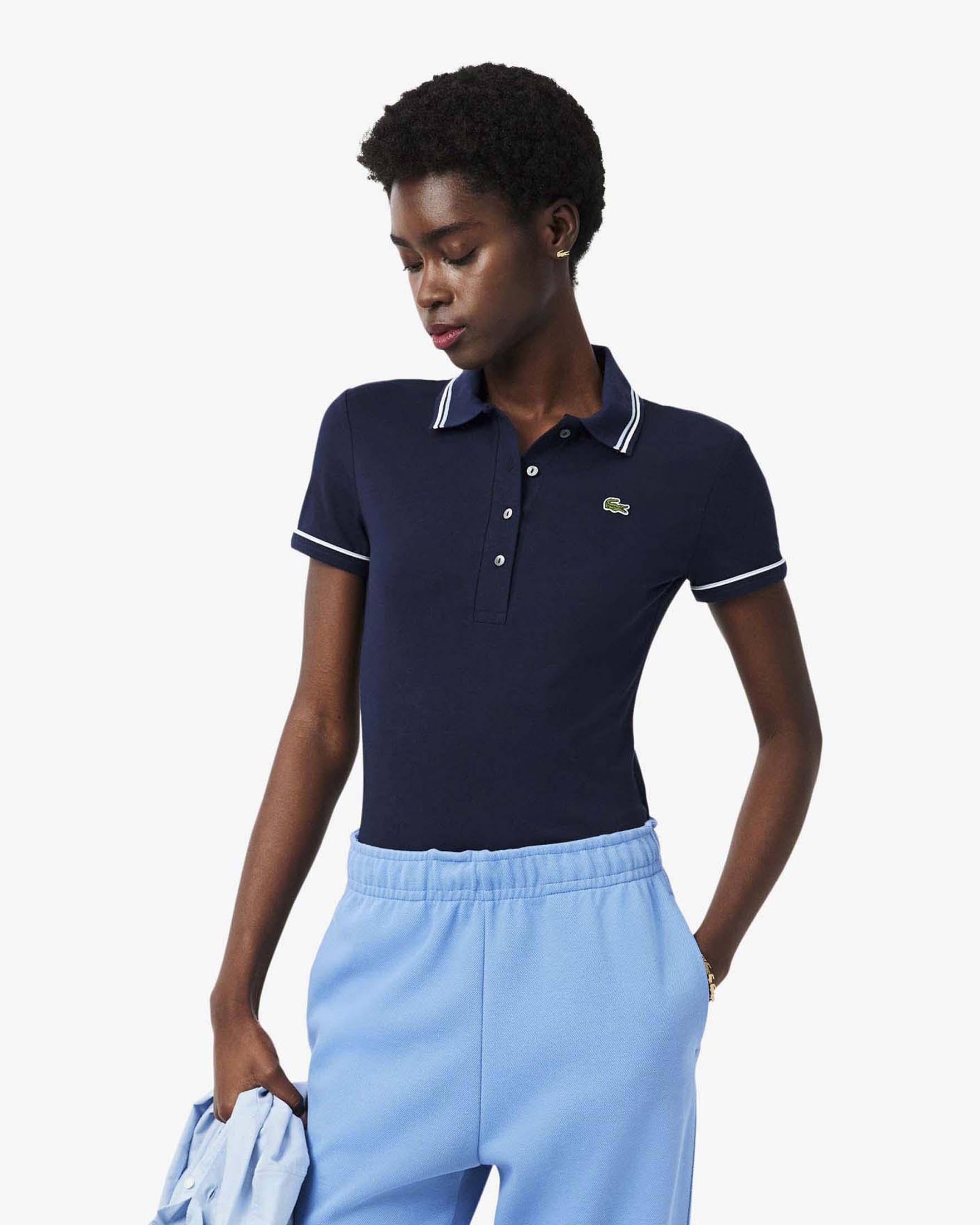 Polo slim-fit blu Lacoste con bordino azzurro e bianco in cotone elasticizzato image