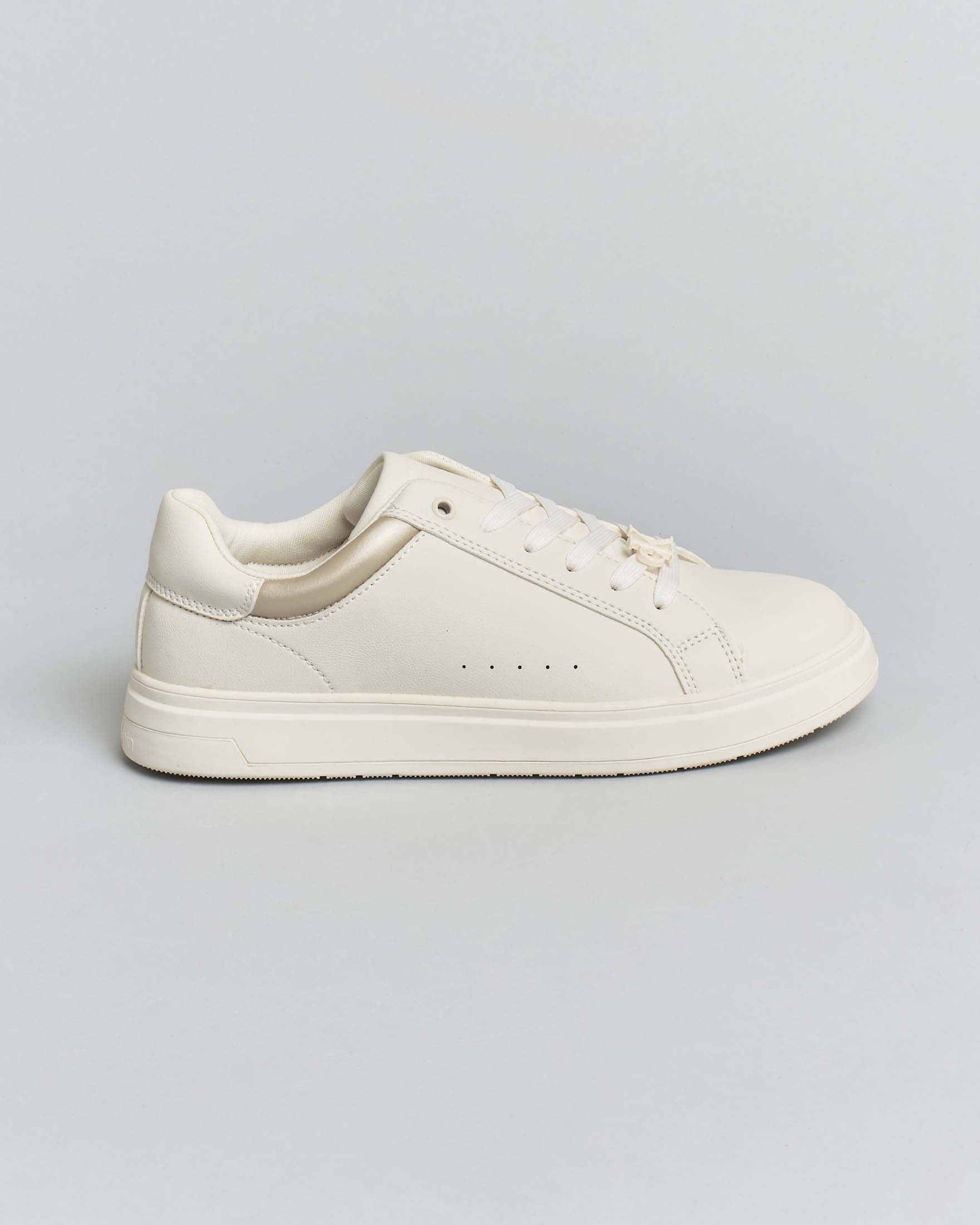 Sneakers Calvin Klein avorio in ecopelle con lacci e finiture metallizzate