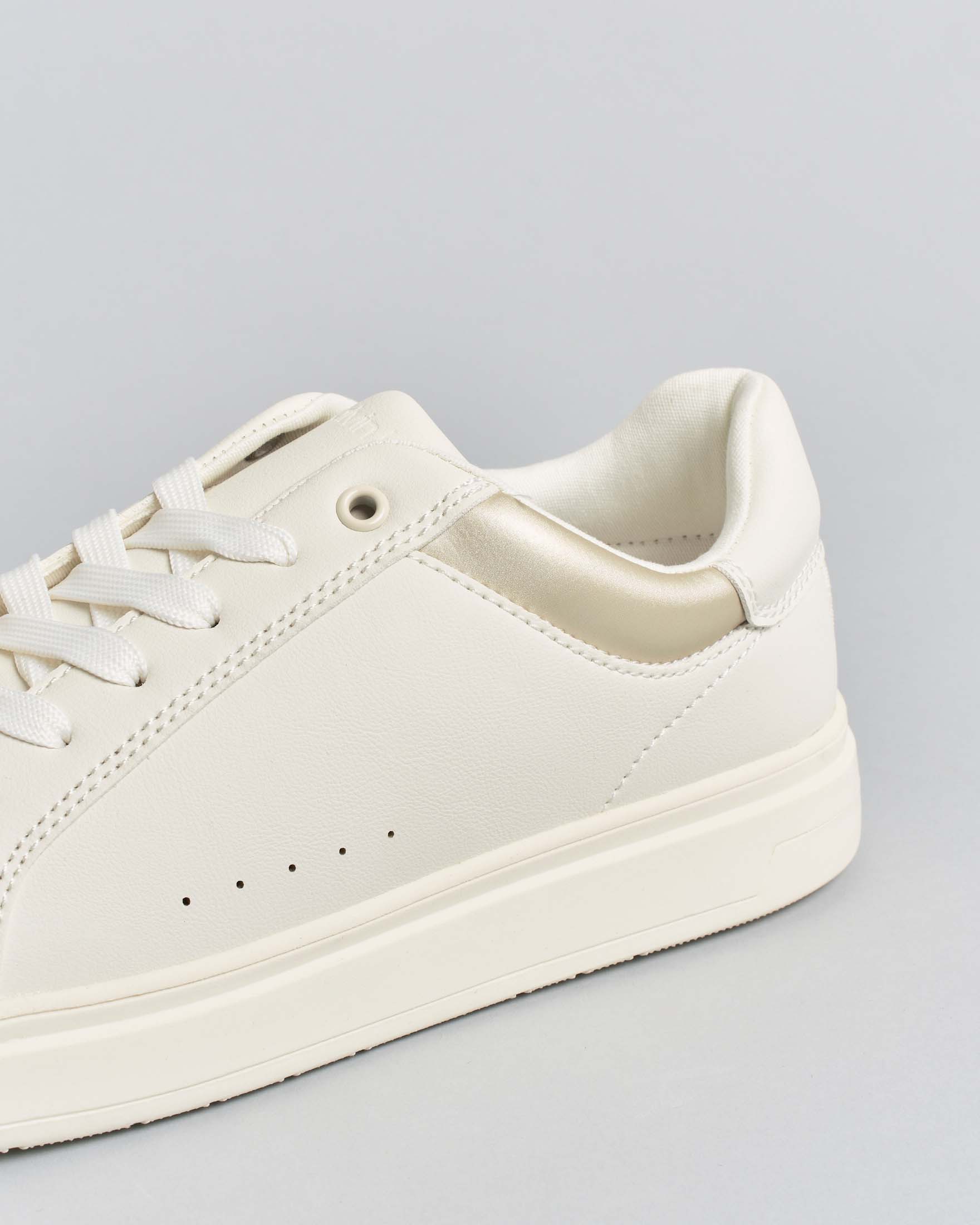 Sneakers Calvin Klein avorio in ecopelle con lacci e finiture metallizzate image