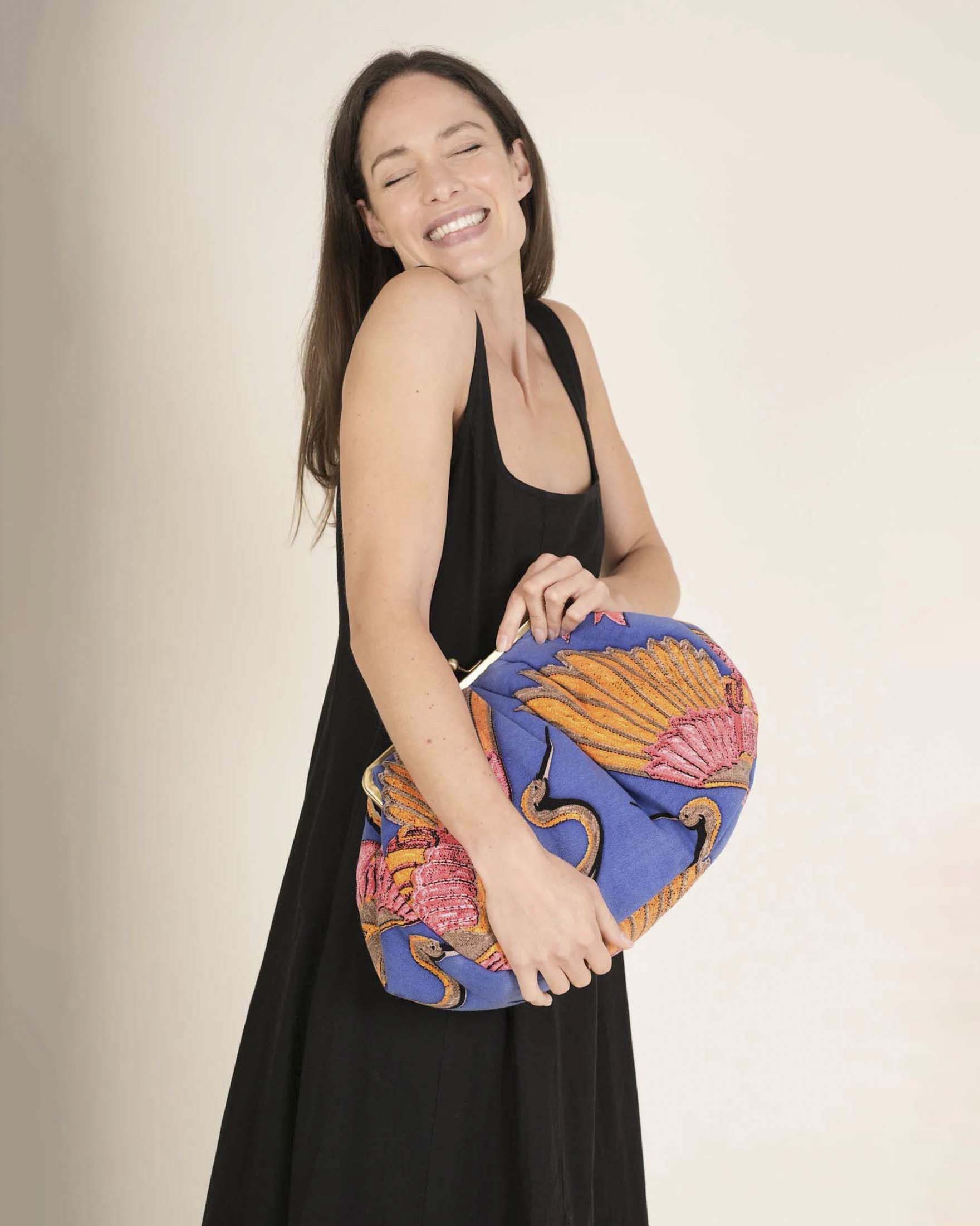 Borsa a tracolla Kiss Lock Clutch One Hundred Stars pervinca in puro cotone con ricami multicolor image