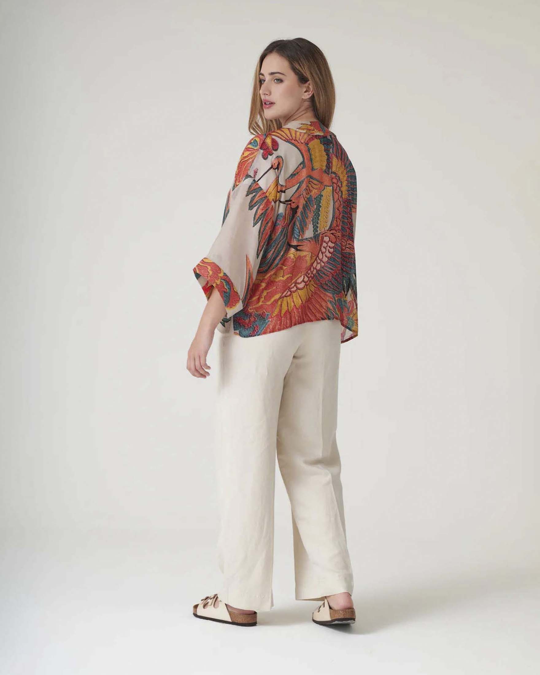 Kimono corto beige One Hundred Stars in modal e cupro con stampa gru a contrasto image