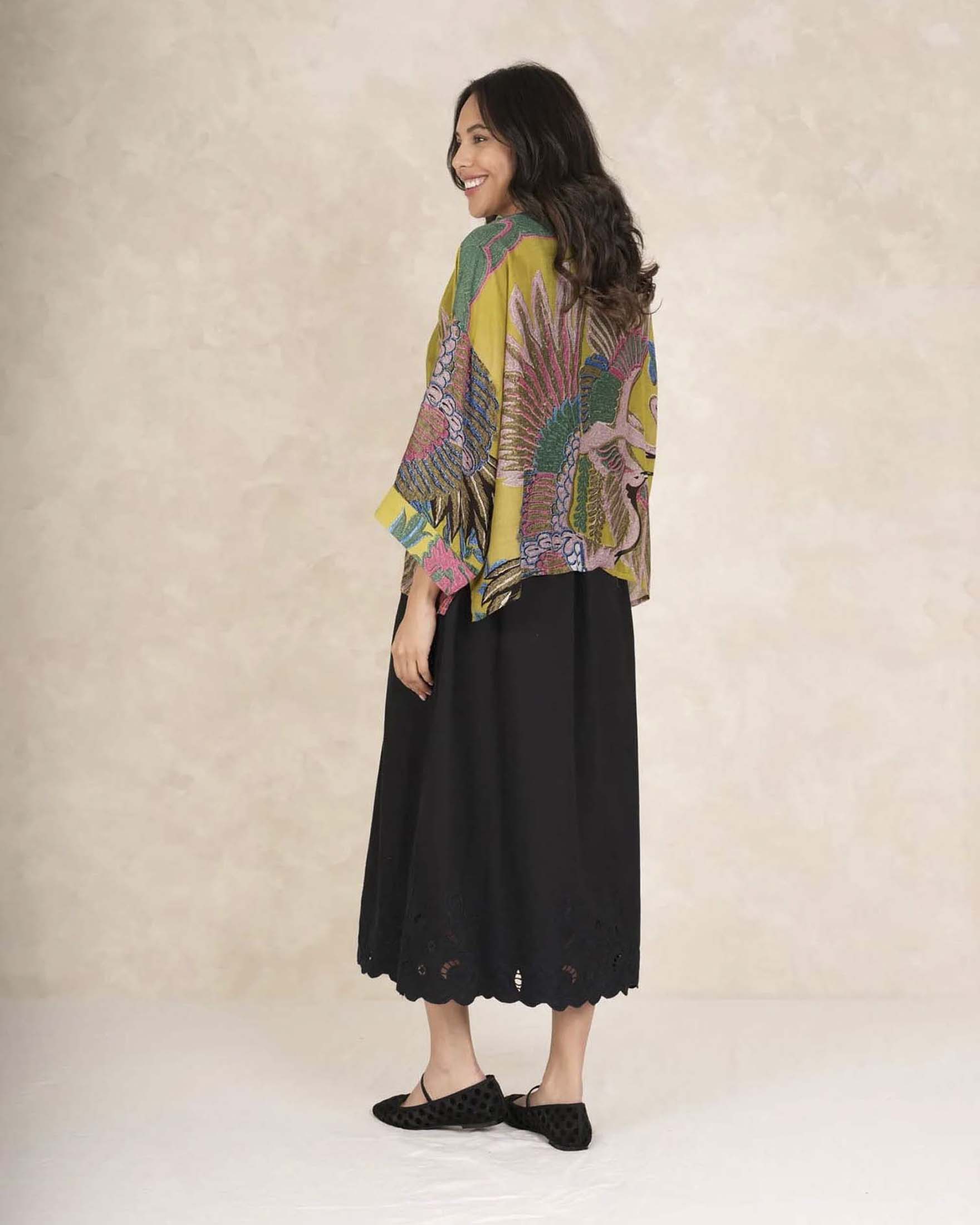 Kimono corto verde oliva One Hundred Stars in modal e cupro con fantasia gru colorata image