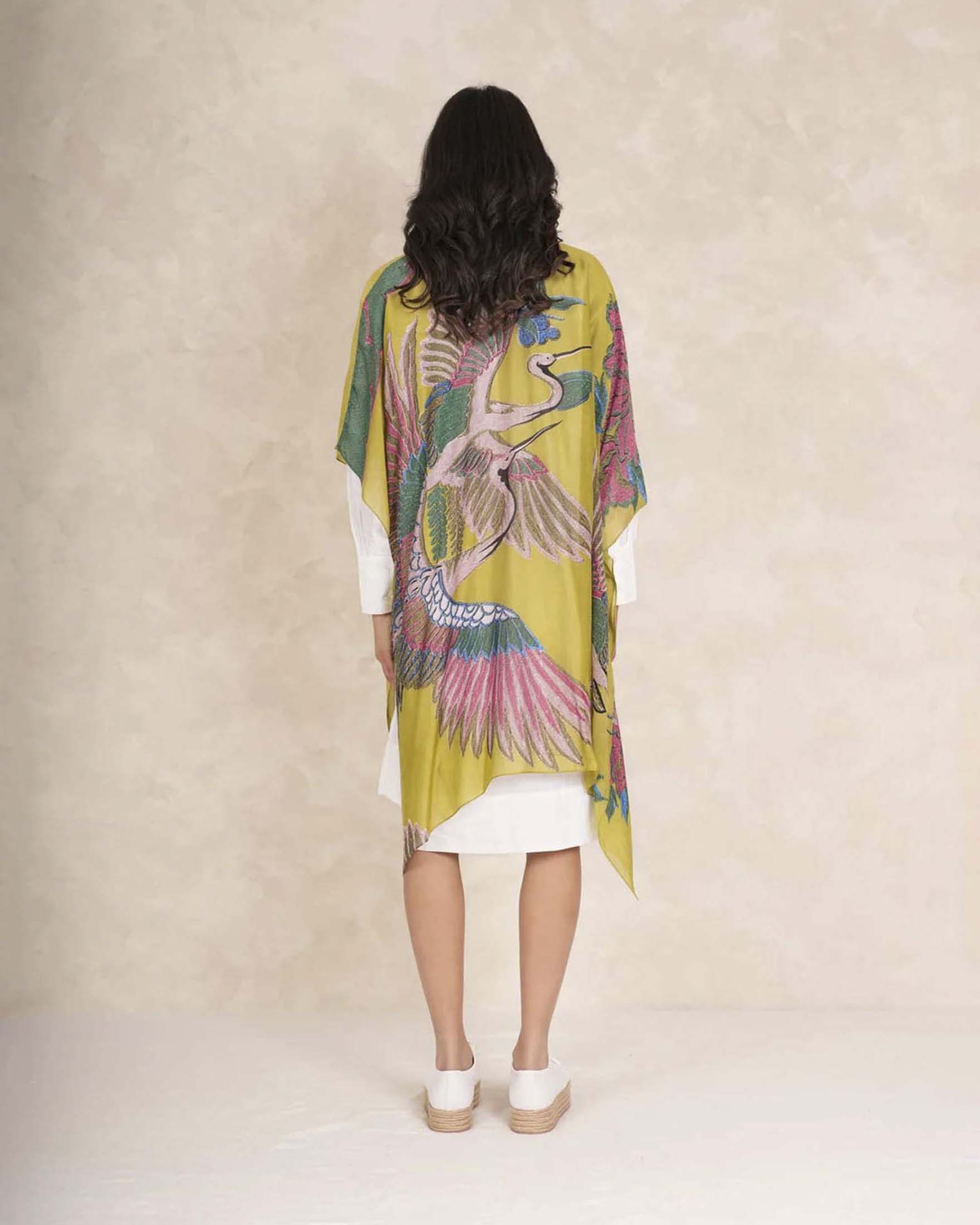 Kimono lungo verde oliva One Hundred Stars in modal e cupro con fantasia gru colorata image