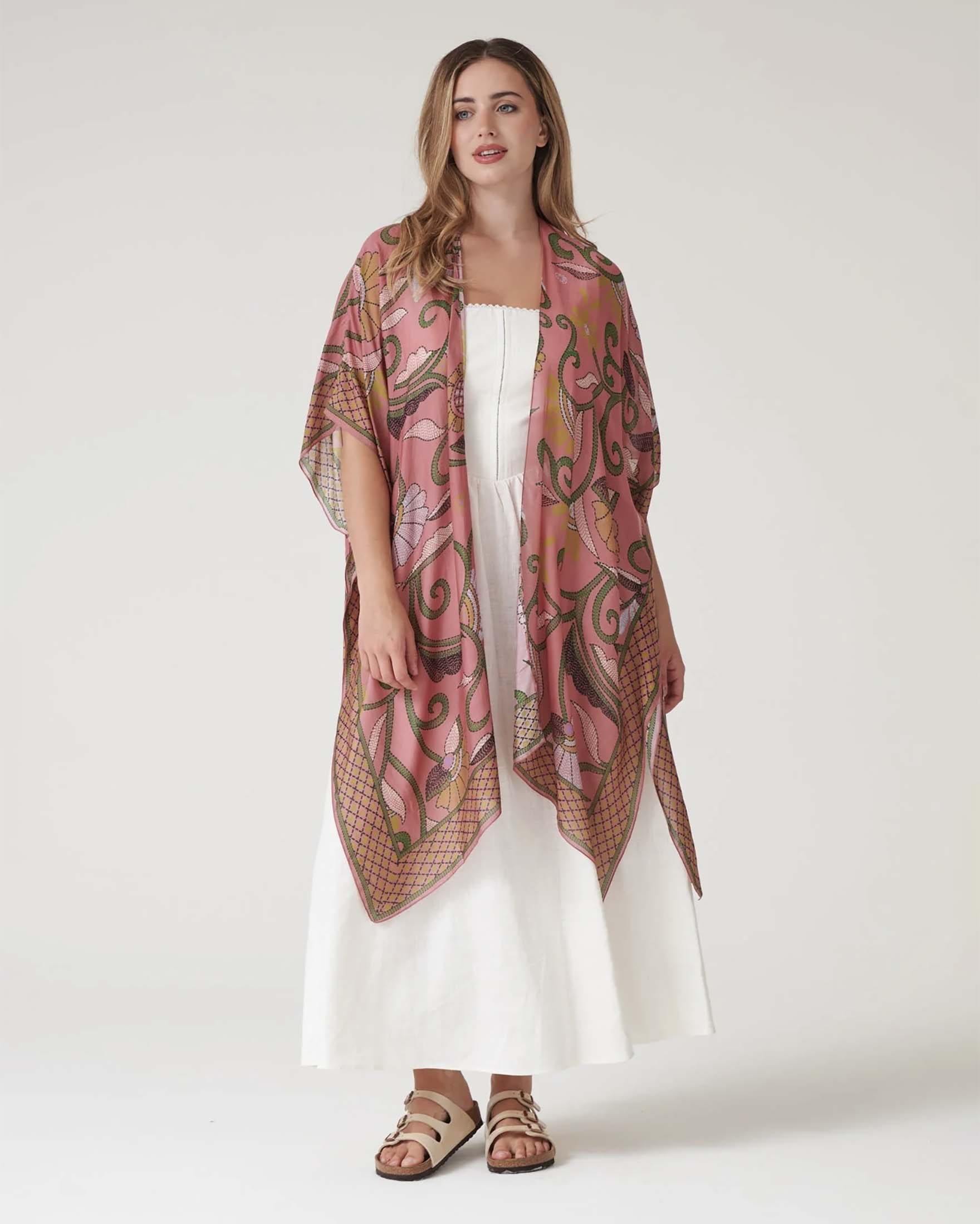Kimono lungo aperto rosa in modal e cupro con stampa floreale