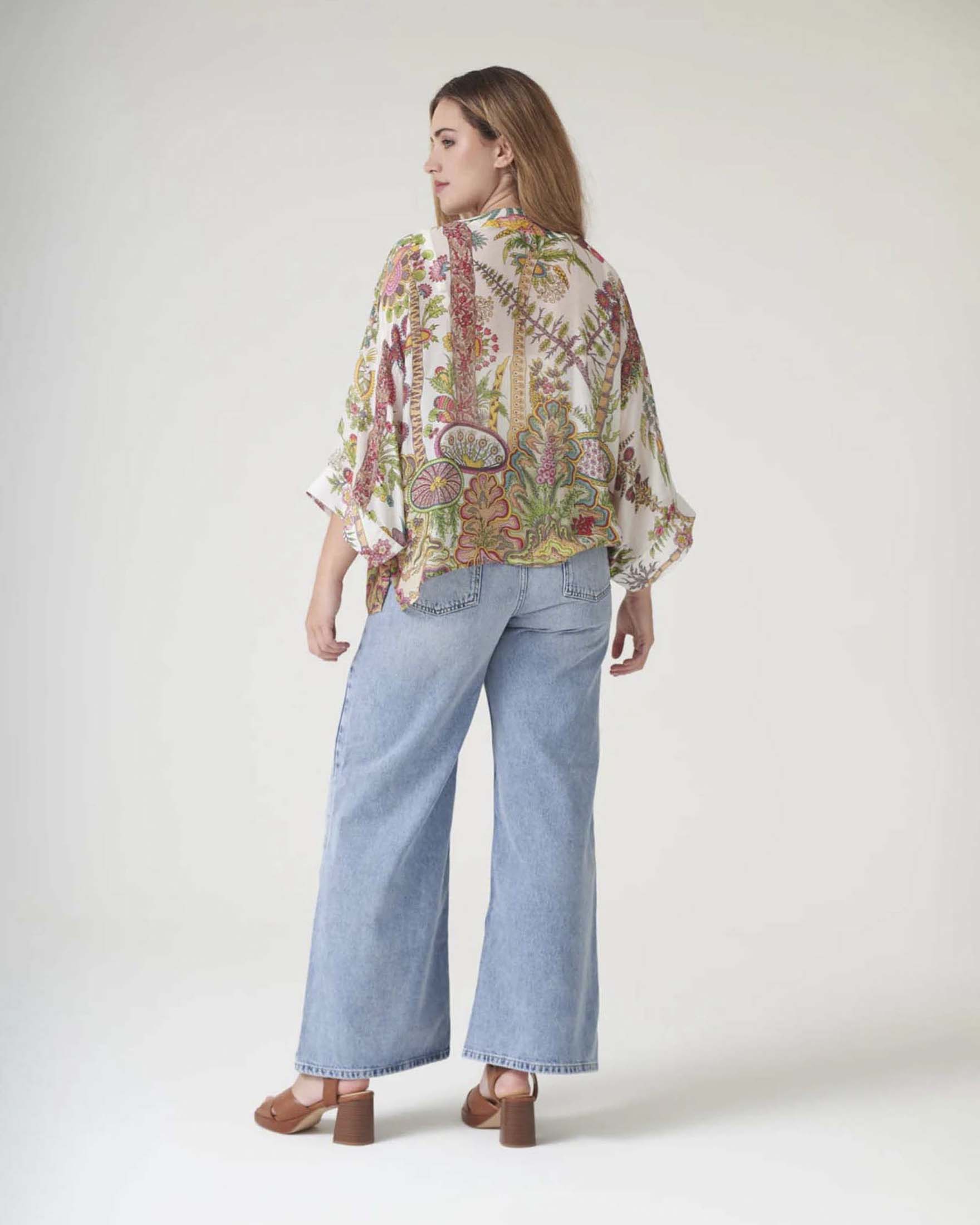 Kimono corto bianco One Hundred Stars in modal e cupro con stampa floreale image