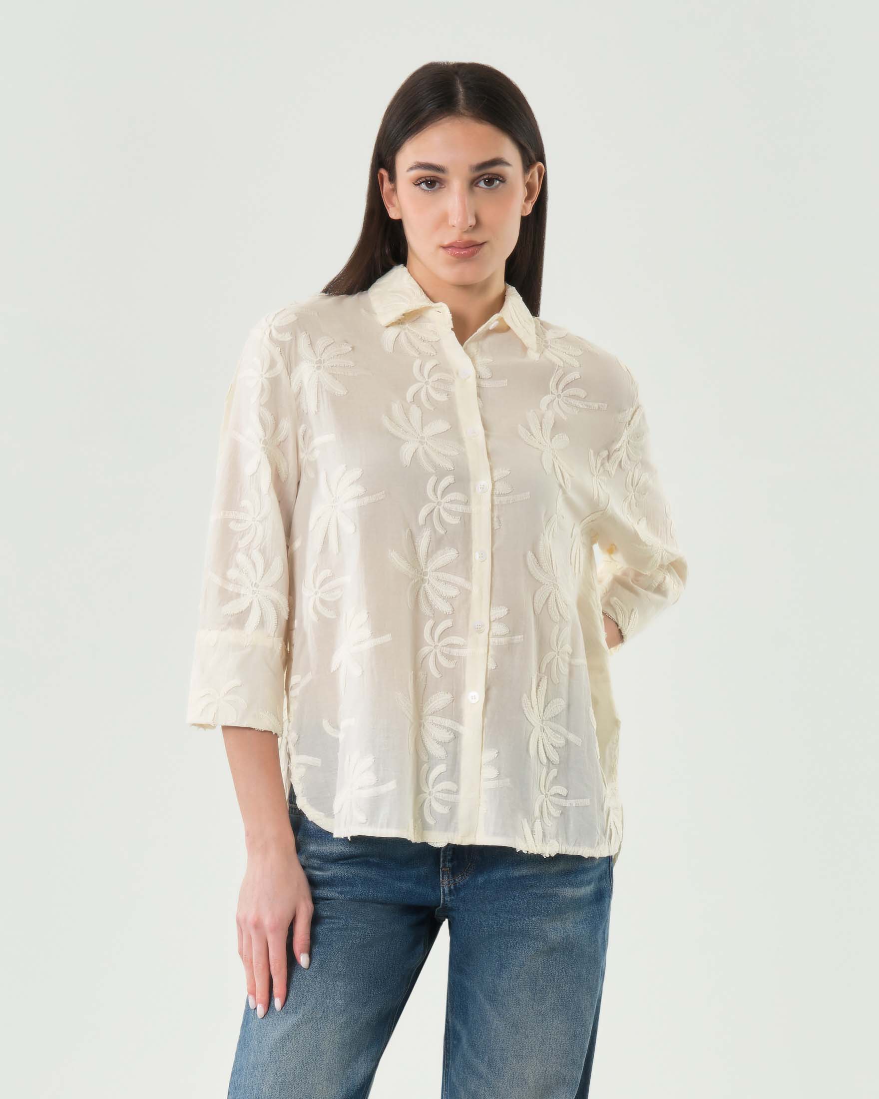 Camicia beige maniche a tre quarti in puro cotone con ricamo palme e spacchi laterali