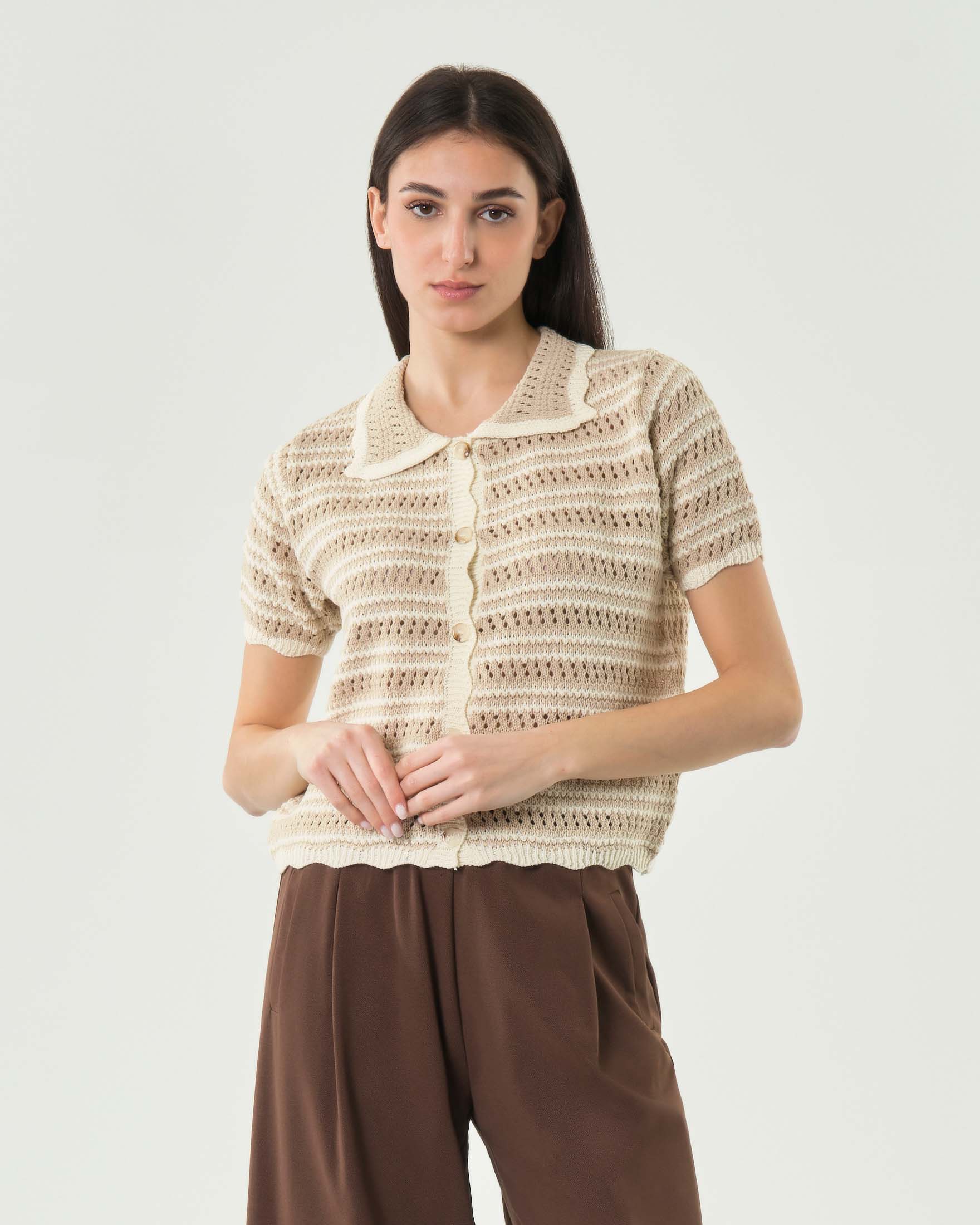 Cardigan crochet beige a maniche corte Hlo! a righe a contrasto di colore e collo a camicia