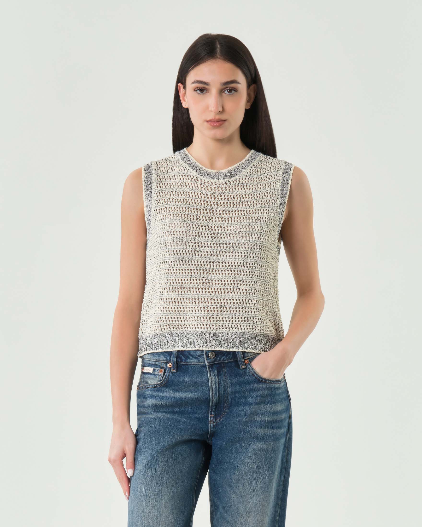 Gilet traforato melange blu e écru in misto cotone con bordi a costine