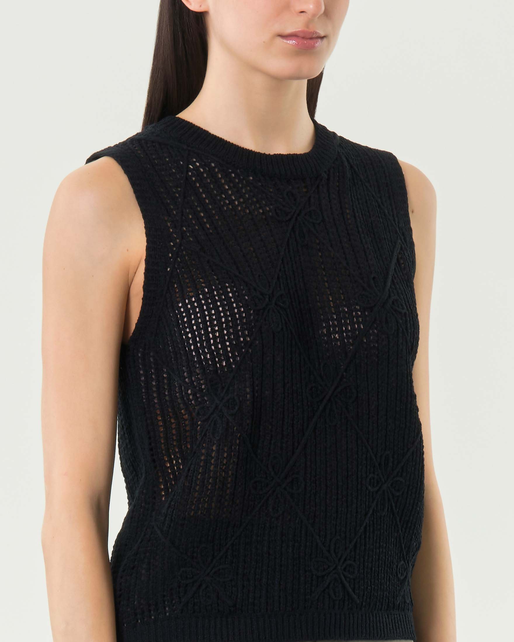 Gilet traforato girocollo Hlo! nero con ricamo losanghe e decori floreali image
