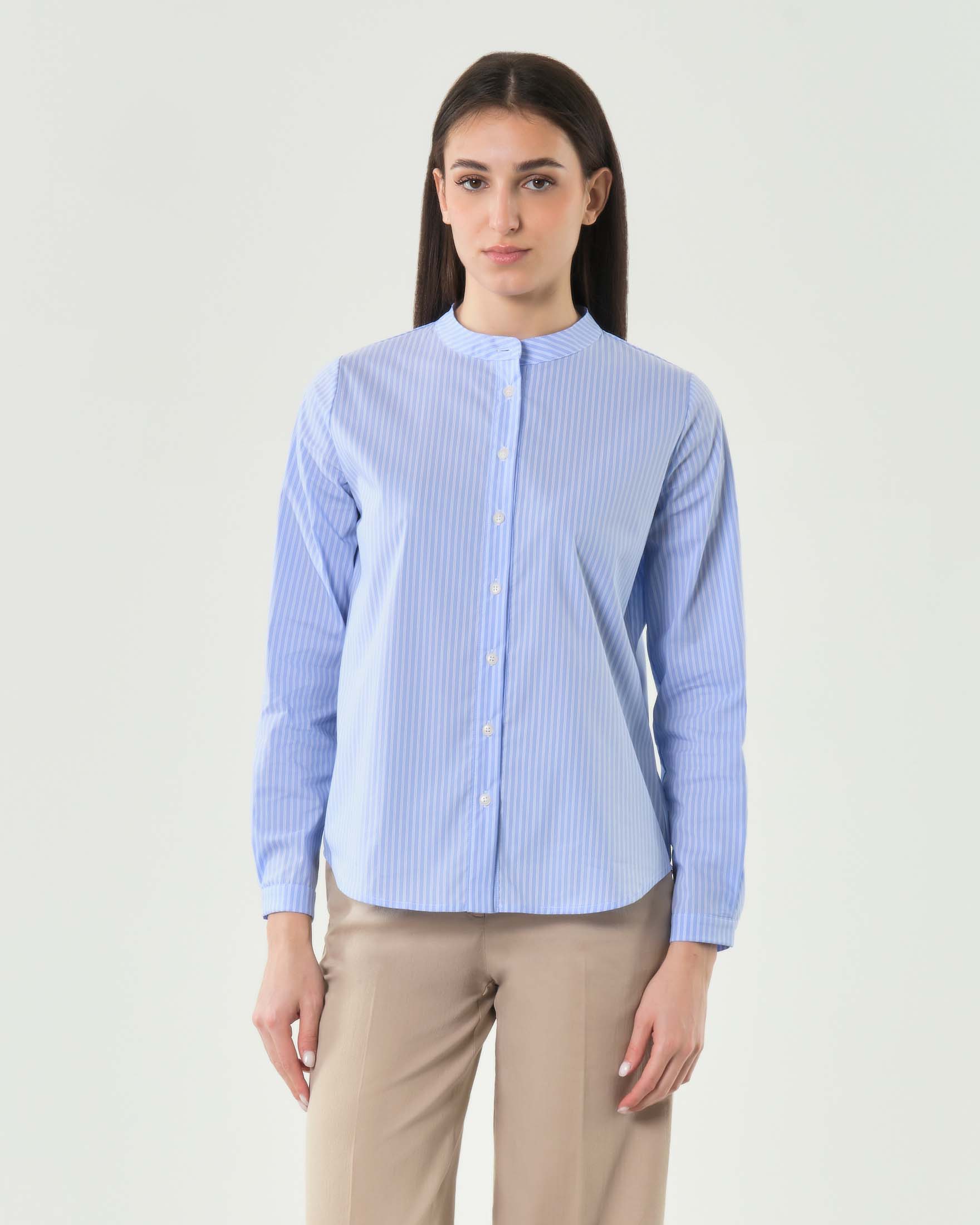 Camicia azzurra a righe bianche con collo alla coreana in misto cotone