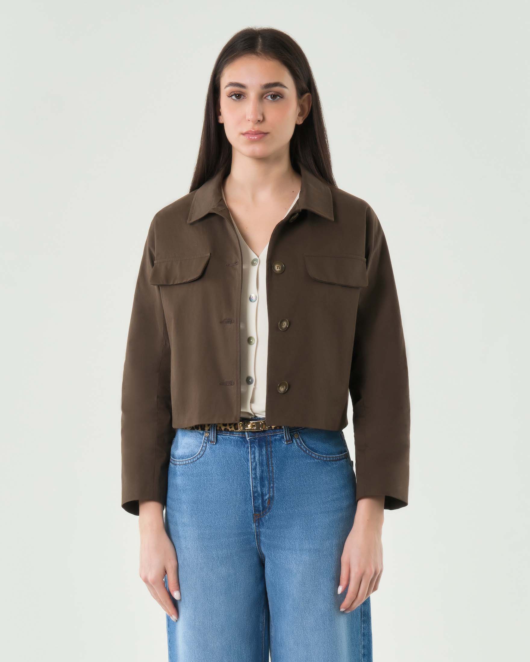 Giacca a camicia cropped marrone Hlo! con tasche con patta sul davanti