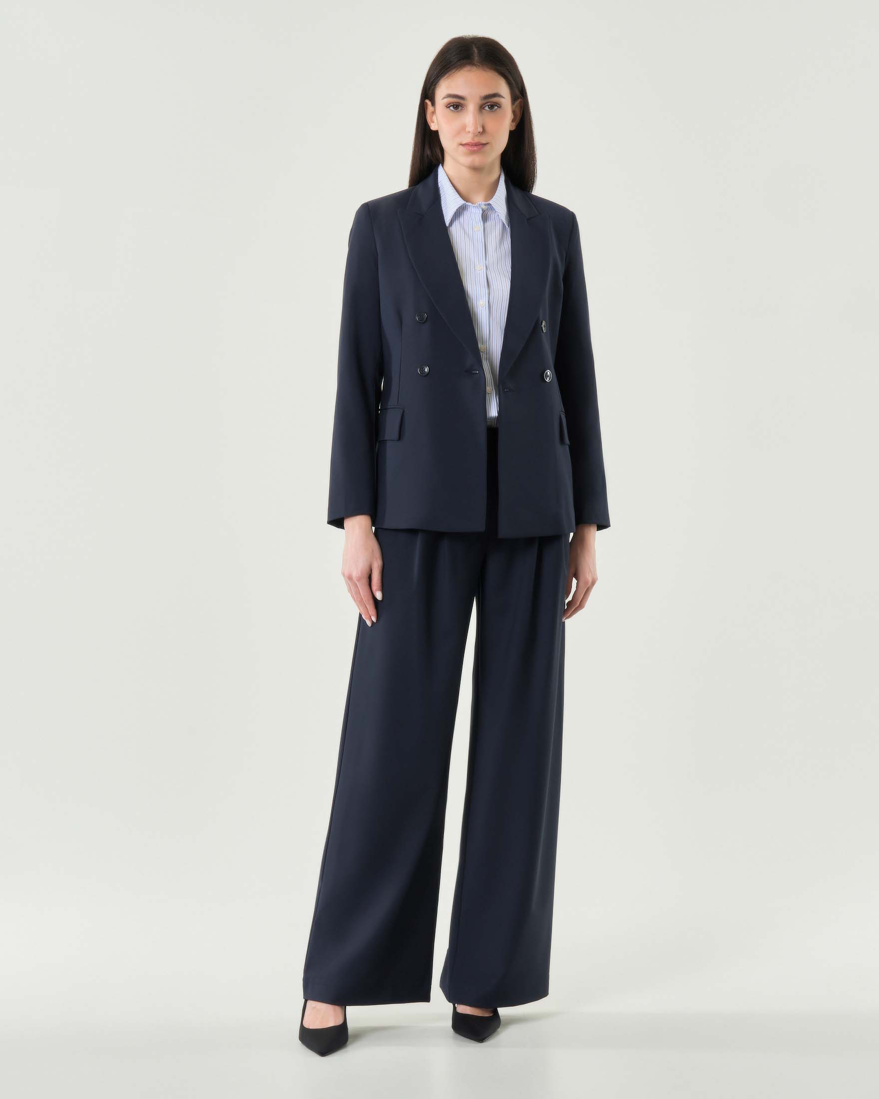 Pantalone blu a palazzo con pince e passanti per cintura