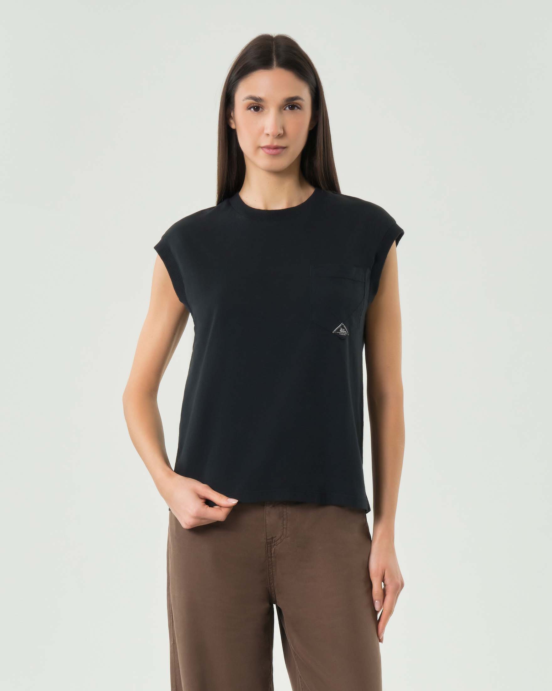 T-shirt smanicata girocollo nera Roy Roger's con taschino sul davanti e logo