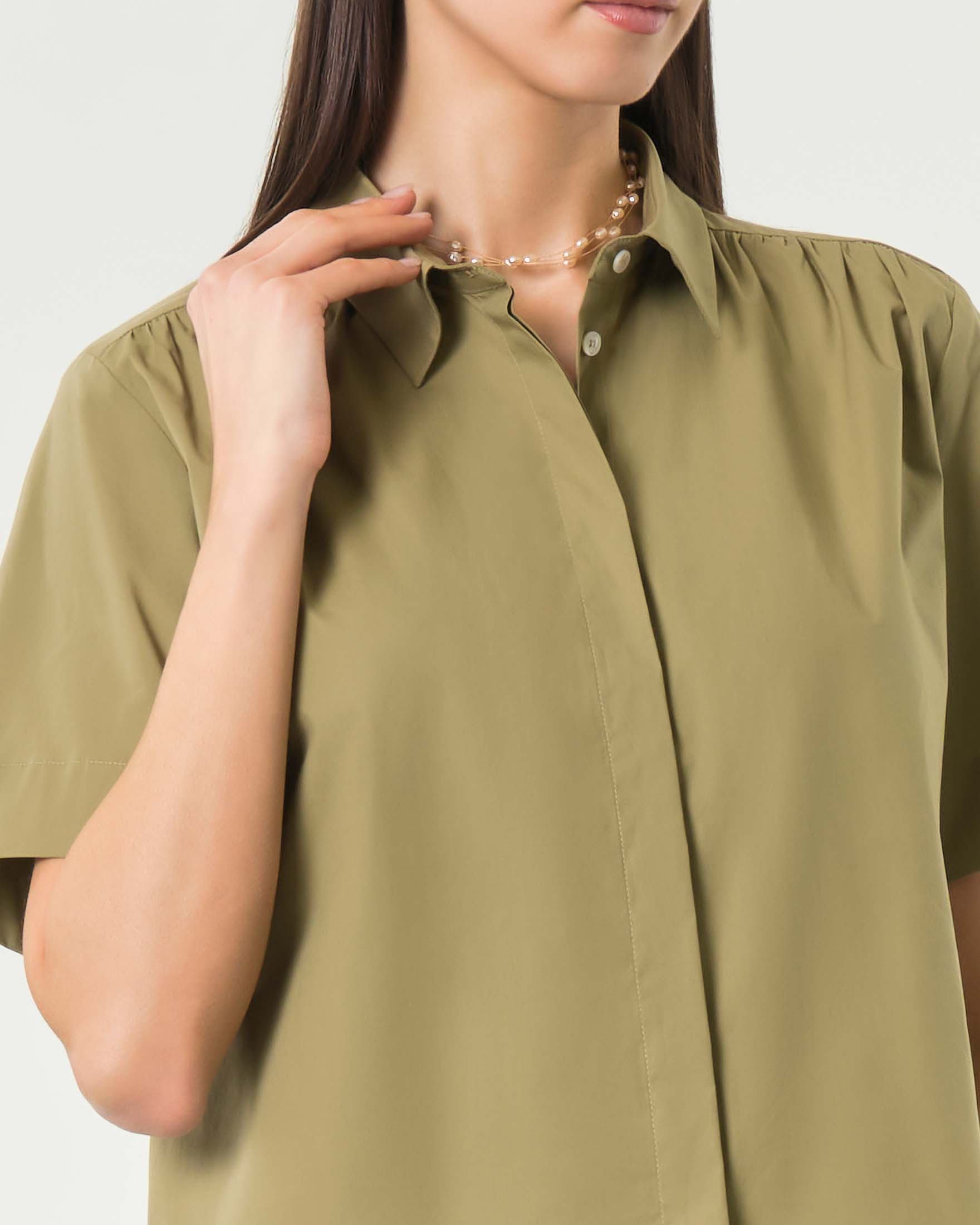 Camicia boxy a mezze maniche Marella verde militare in popeline con arricciatura e bottoni nascosti image