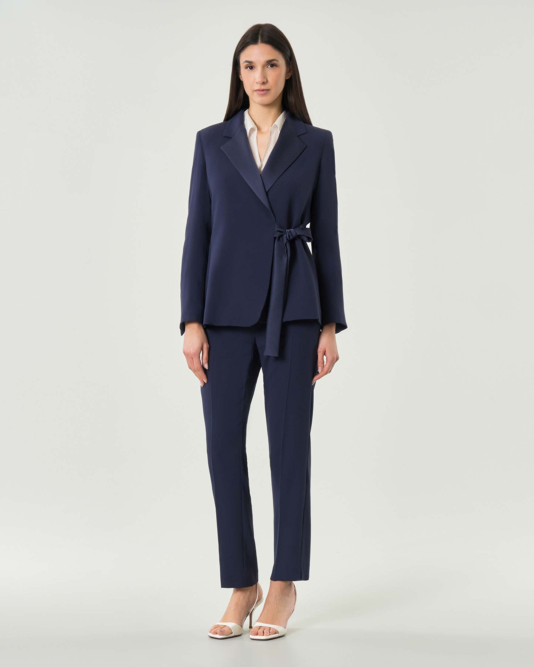 Blazer blu Marella in crepe con chiusura asimmetrica con fiocco da annodare e pince image
