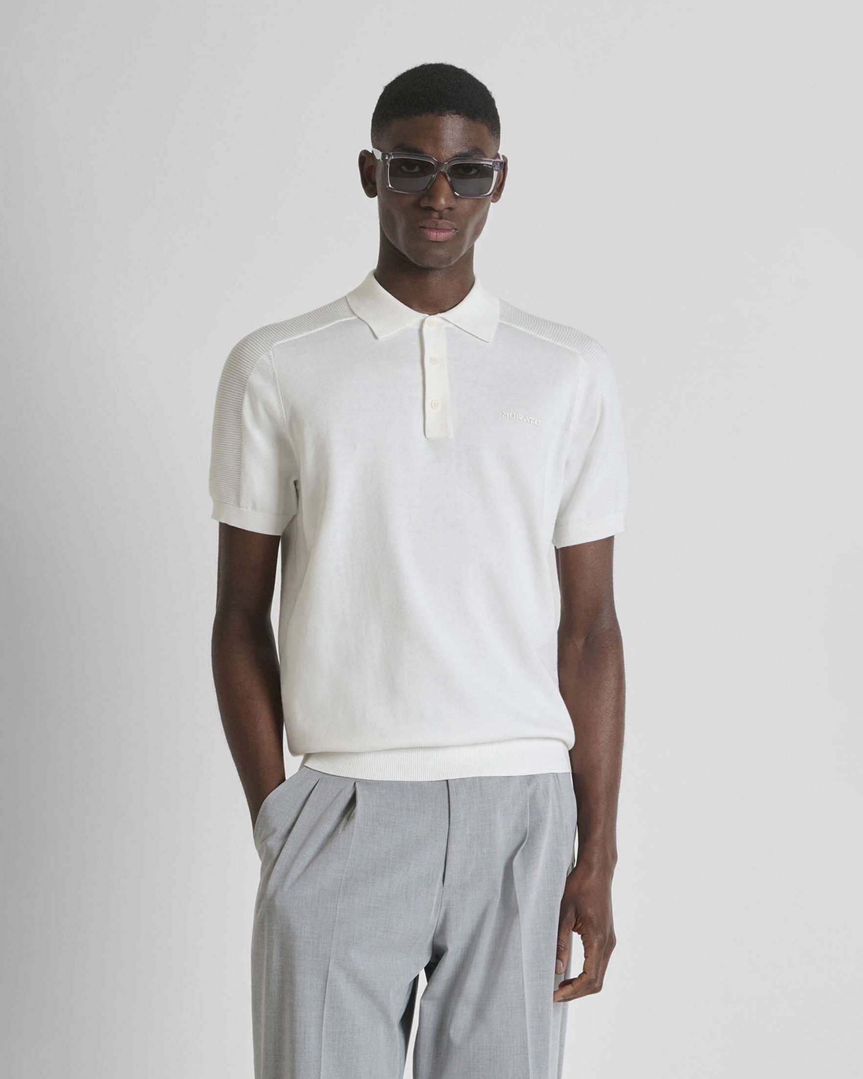 Polo bianca in maglia di cotone con logo ricamato in tono