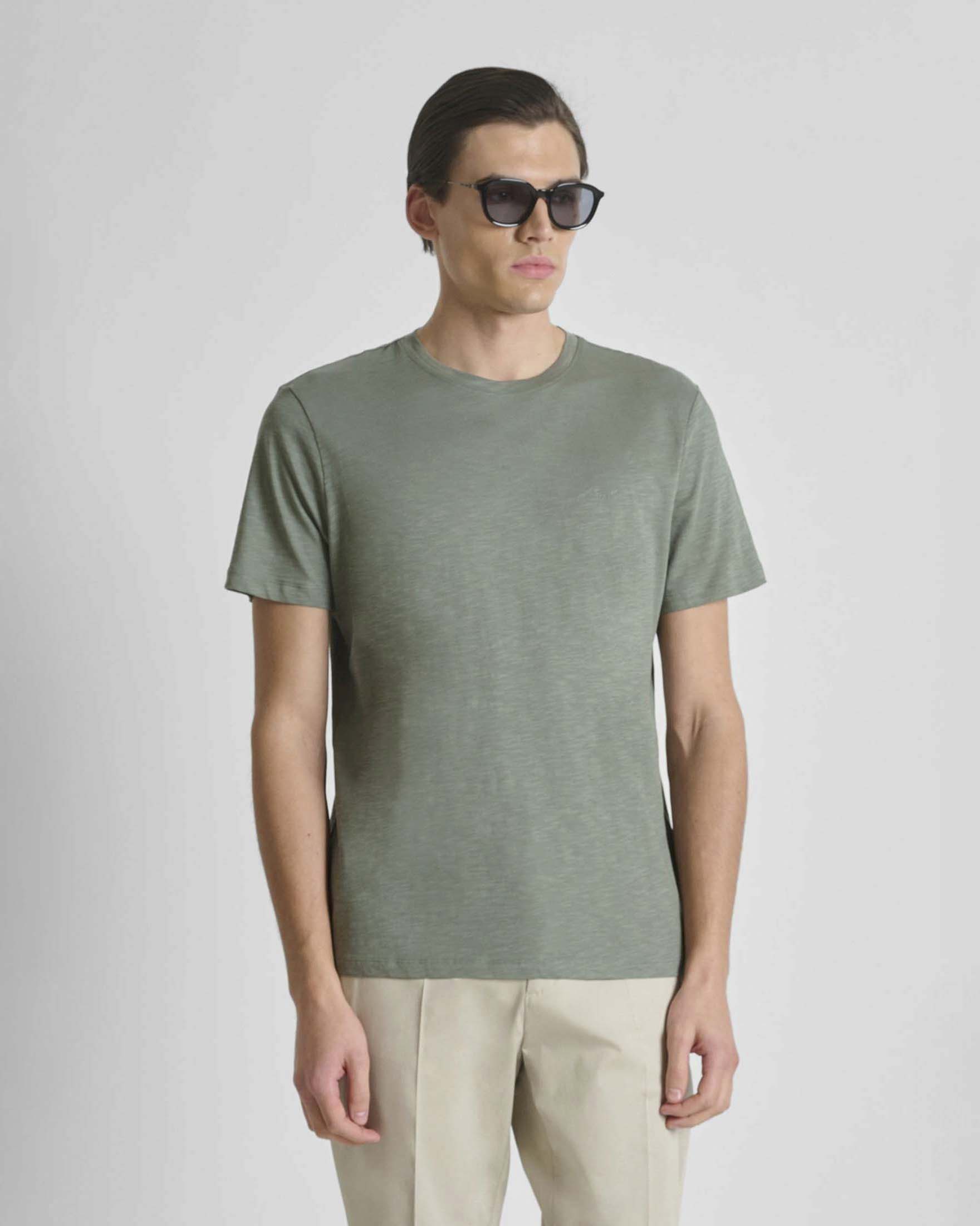T-shirt verde salvia in cotone fiammato con logo ricamato in tono